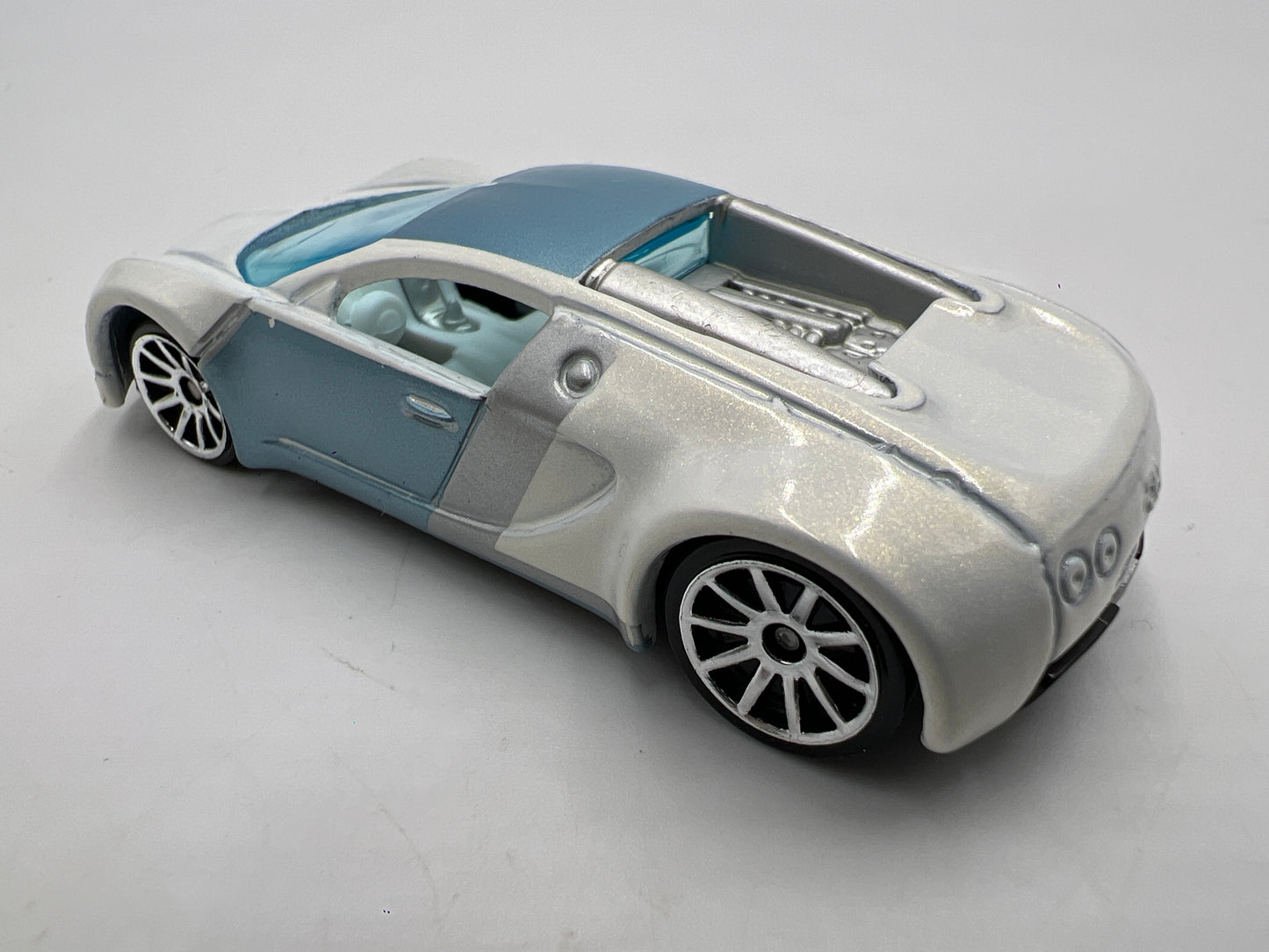 Hot Wheels 2007 Mystery Cars Bugatti Veyron White Loose