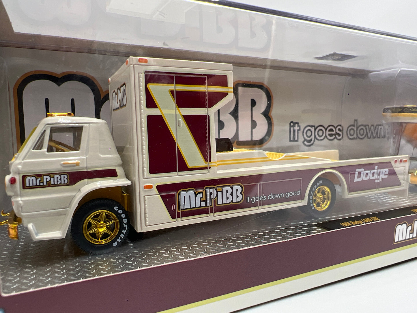 M2 Machines Auto Haulers CHASE Mr Pibb 1966 Dodge L600 COE & 1971 Dodge Challenger Funny Car TW27