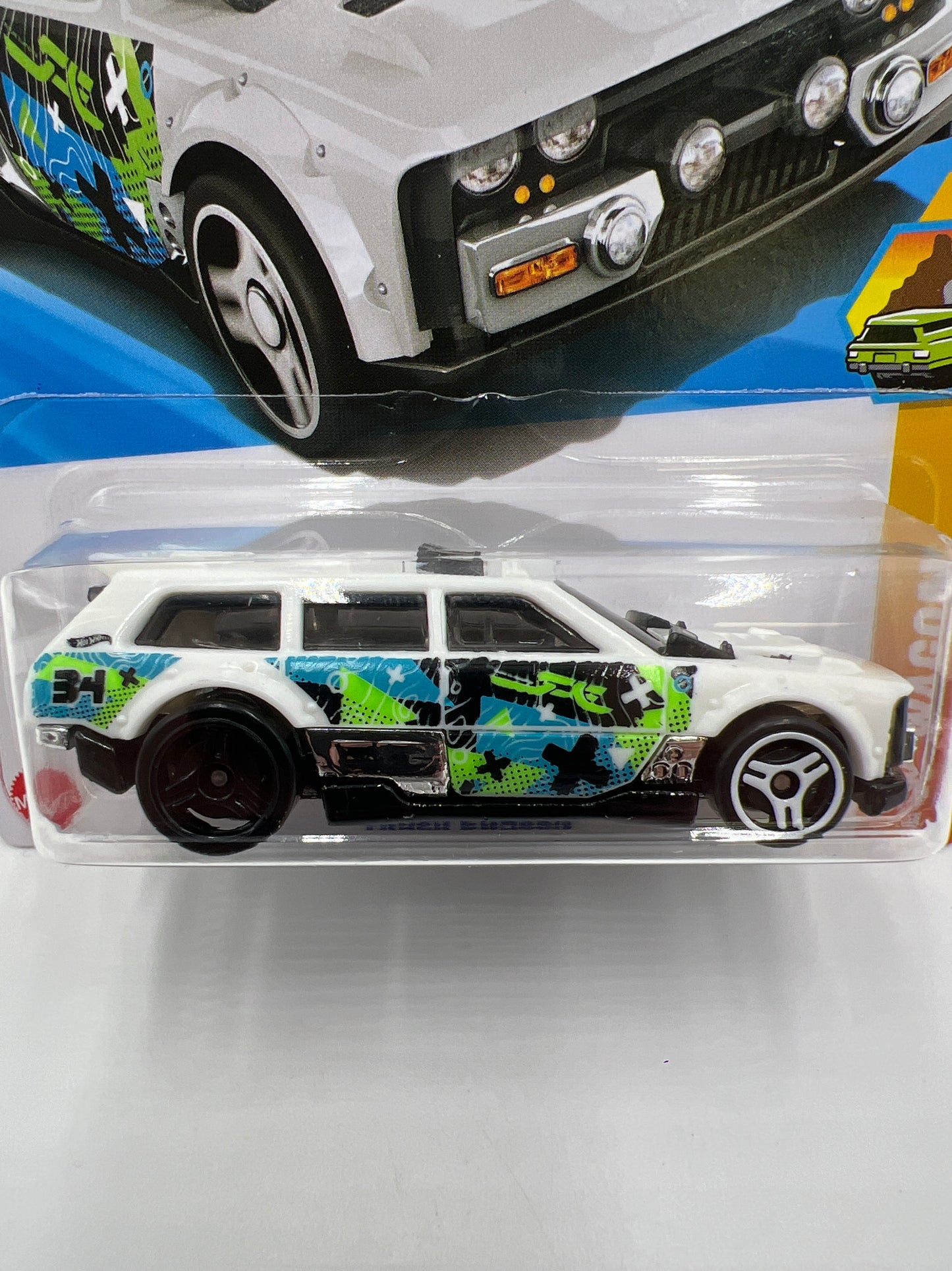 2025 Hot Wheels J Case HW Wagons #184 Track Dwagon White 67E