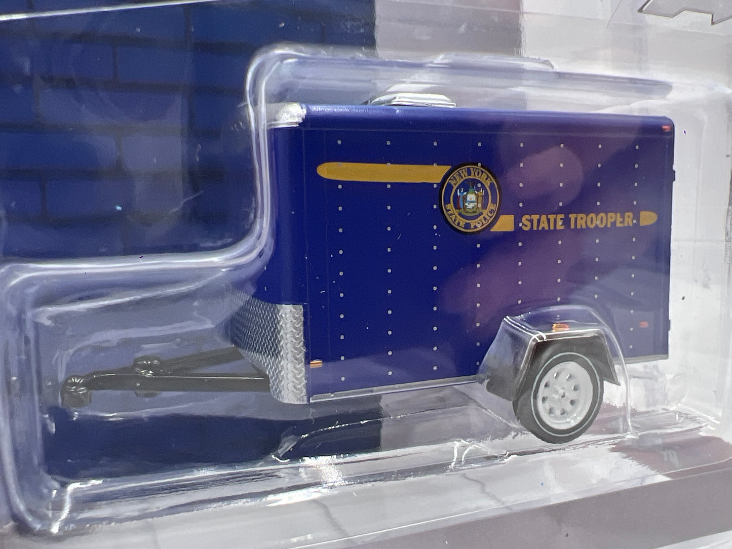 Greenlight Hobby Exclusive CHASE Hitch & Tow Hot Pursuit 2001 Jeep Cherokee W/Small Cargo Trailer