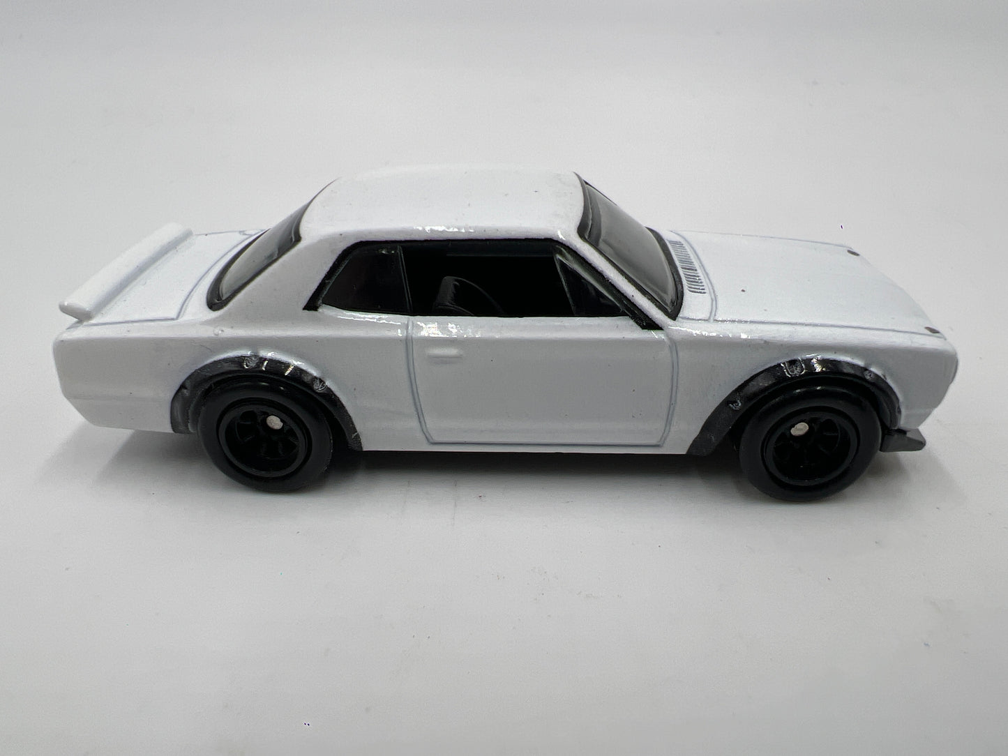 Hot Wheels Diorama Premium Nissan Skyline HT 2000GT-X White Loose