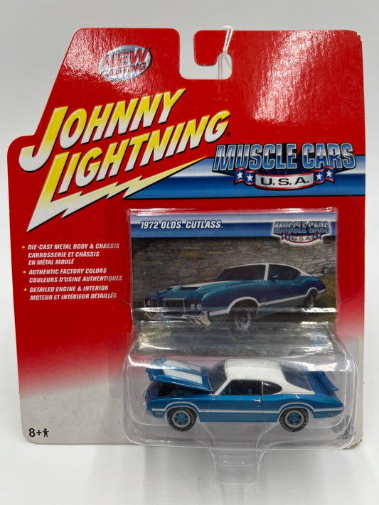 Johnny Lightning Muscle Cars USA #46 1972 Olds Cutlass Blue