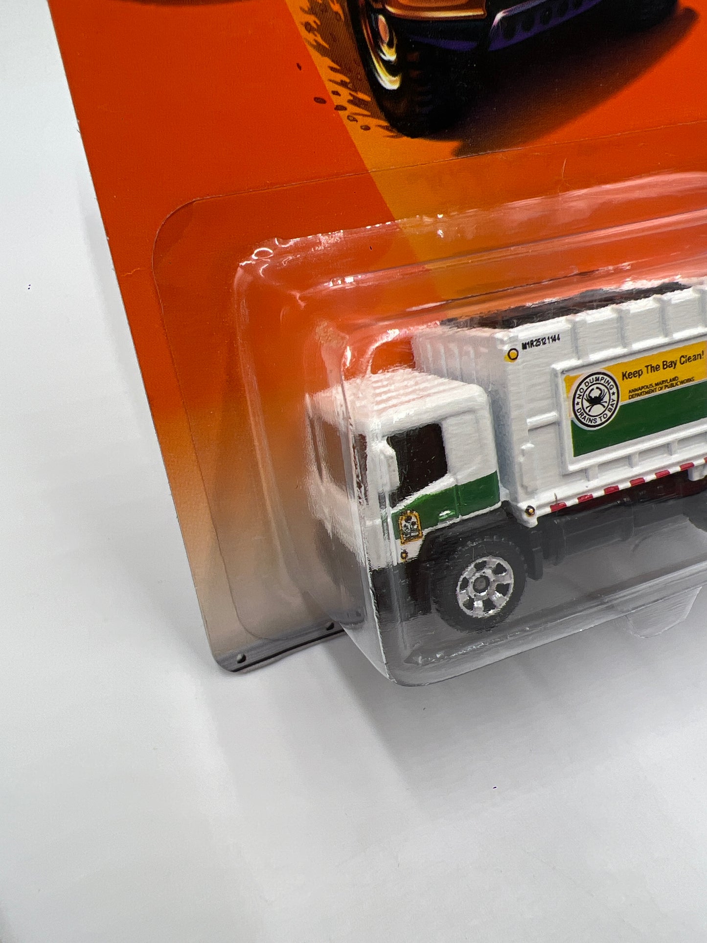 Matchbox City Action #66 08 Garbage Truck White Card Has Crease 216O
