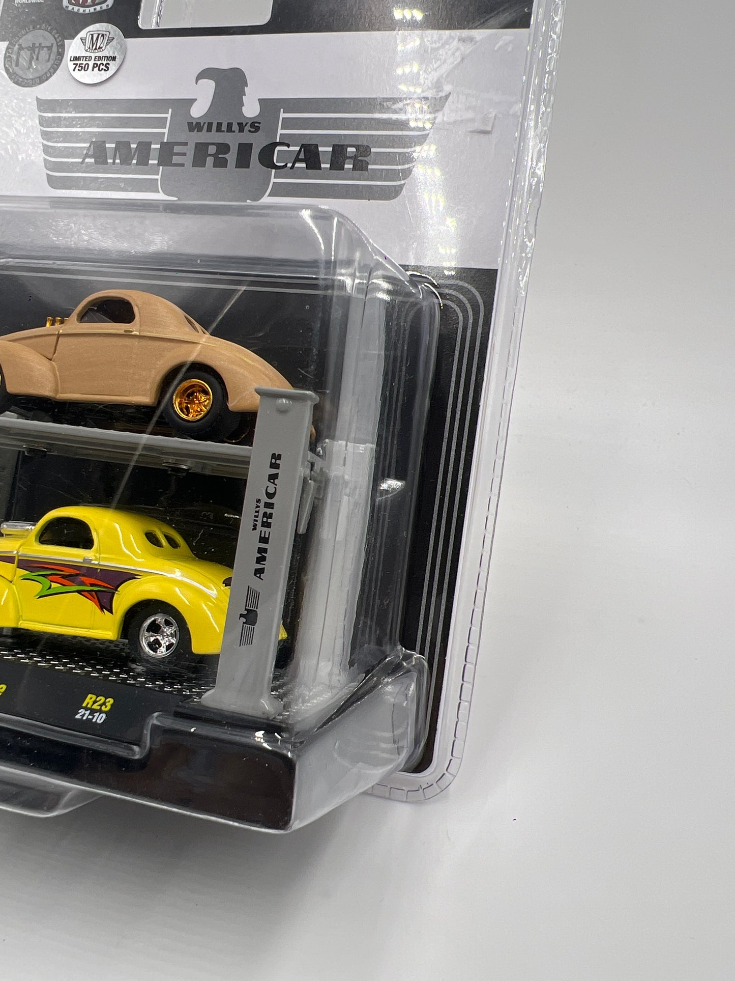 M2 Machines Auto-Lift 2 Pack CHASE Willys Americar 1941 Willys Coupe R23