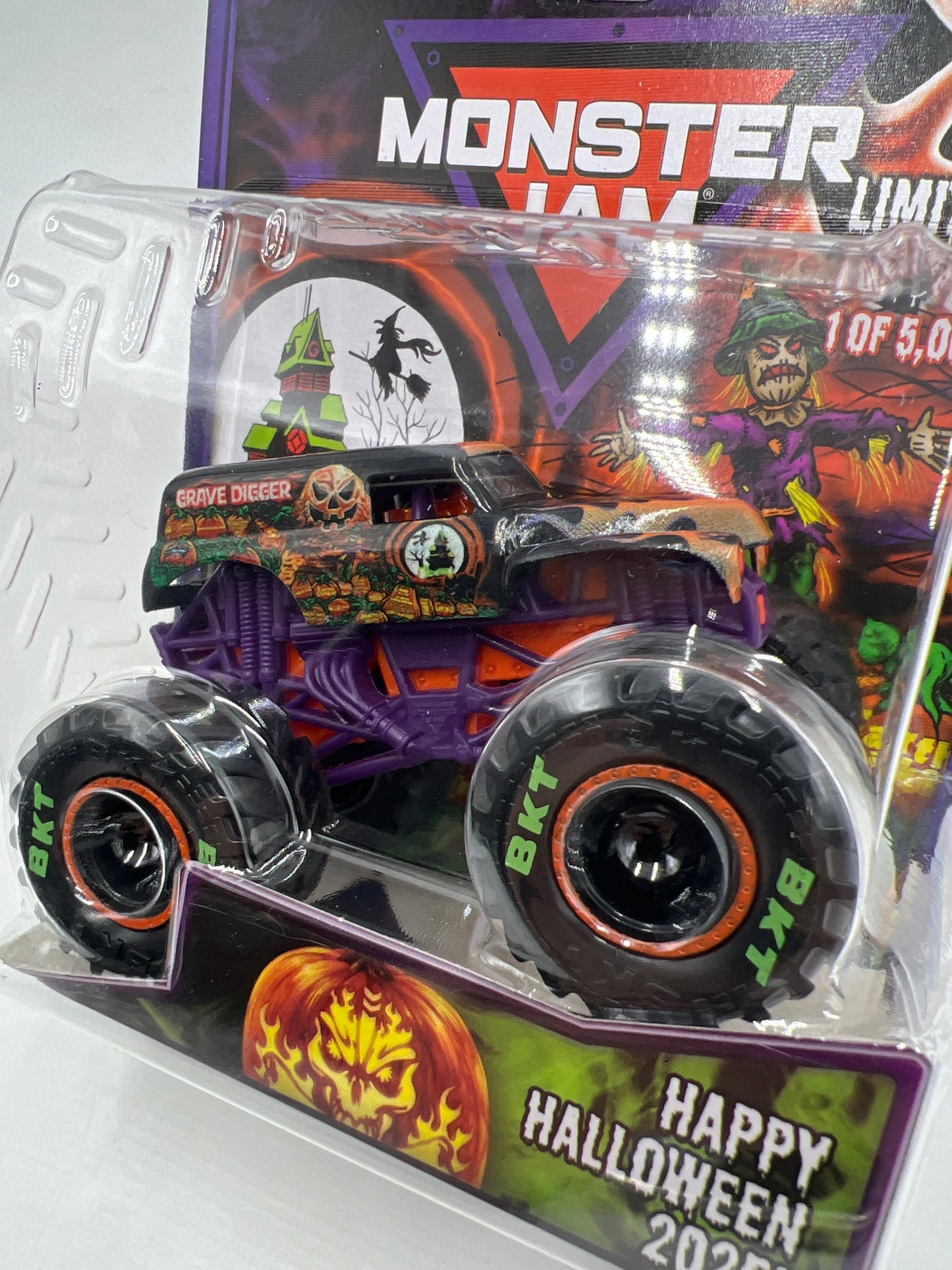 2025 Monster Jam Happy Halloween Limited Edition 1/5000 Grave Digger