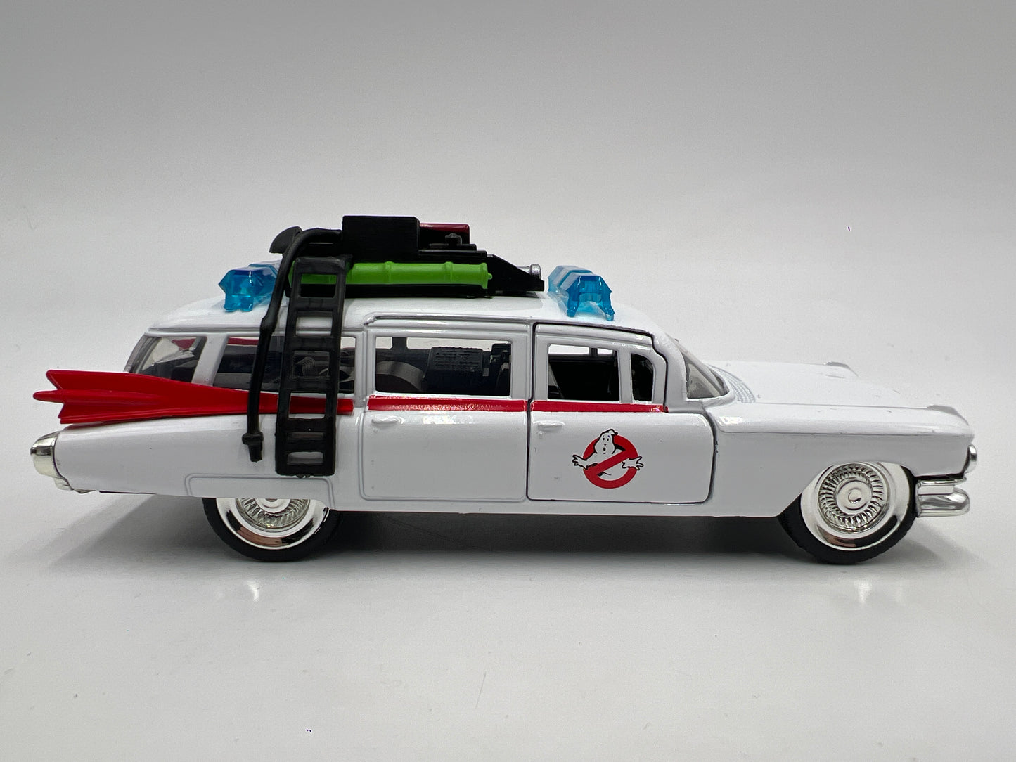 Jada 1/32 Scale Ghostbusters 1959 Cadillac Ambulance White