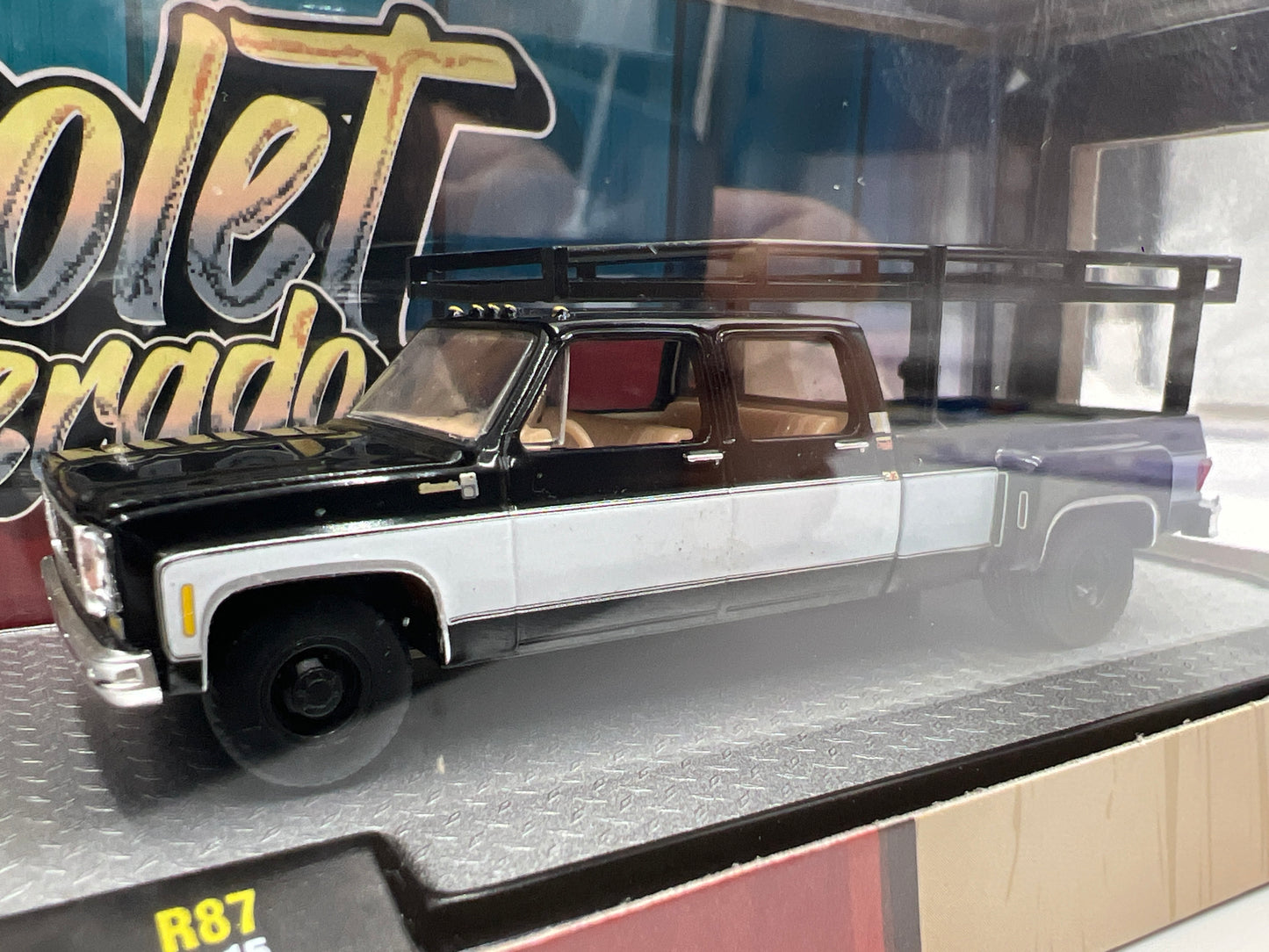 M2 Machines Auto Haulers 1975 Chevrolet Silverado 30 4x4 & 1973 Chevrolet Silverado 30 R87