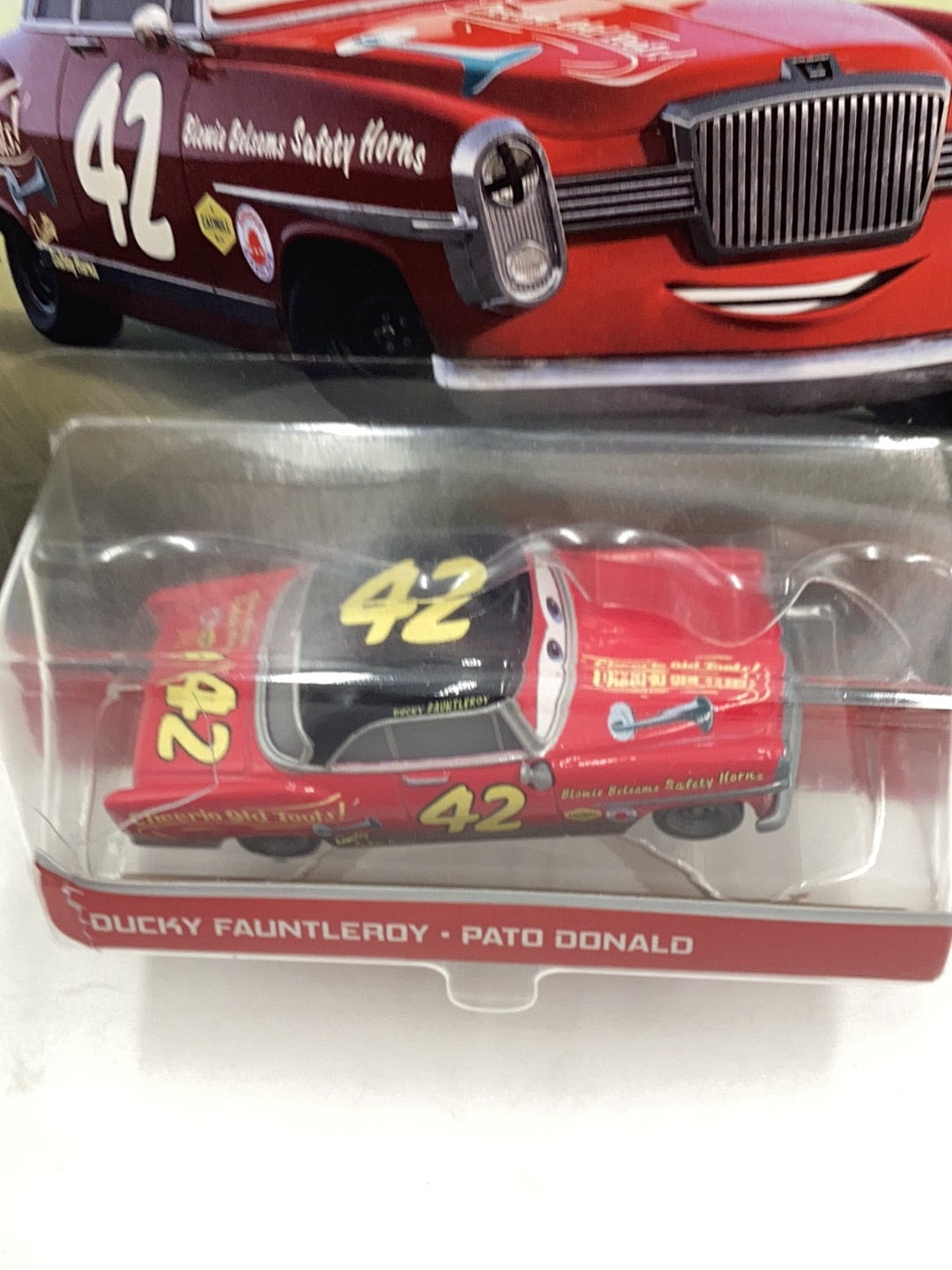 2021 Disney Pixar Cars Metal series Ducky Fauntleroy (Cracked Blister)