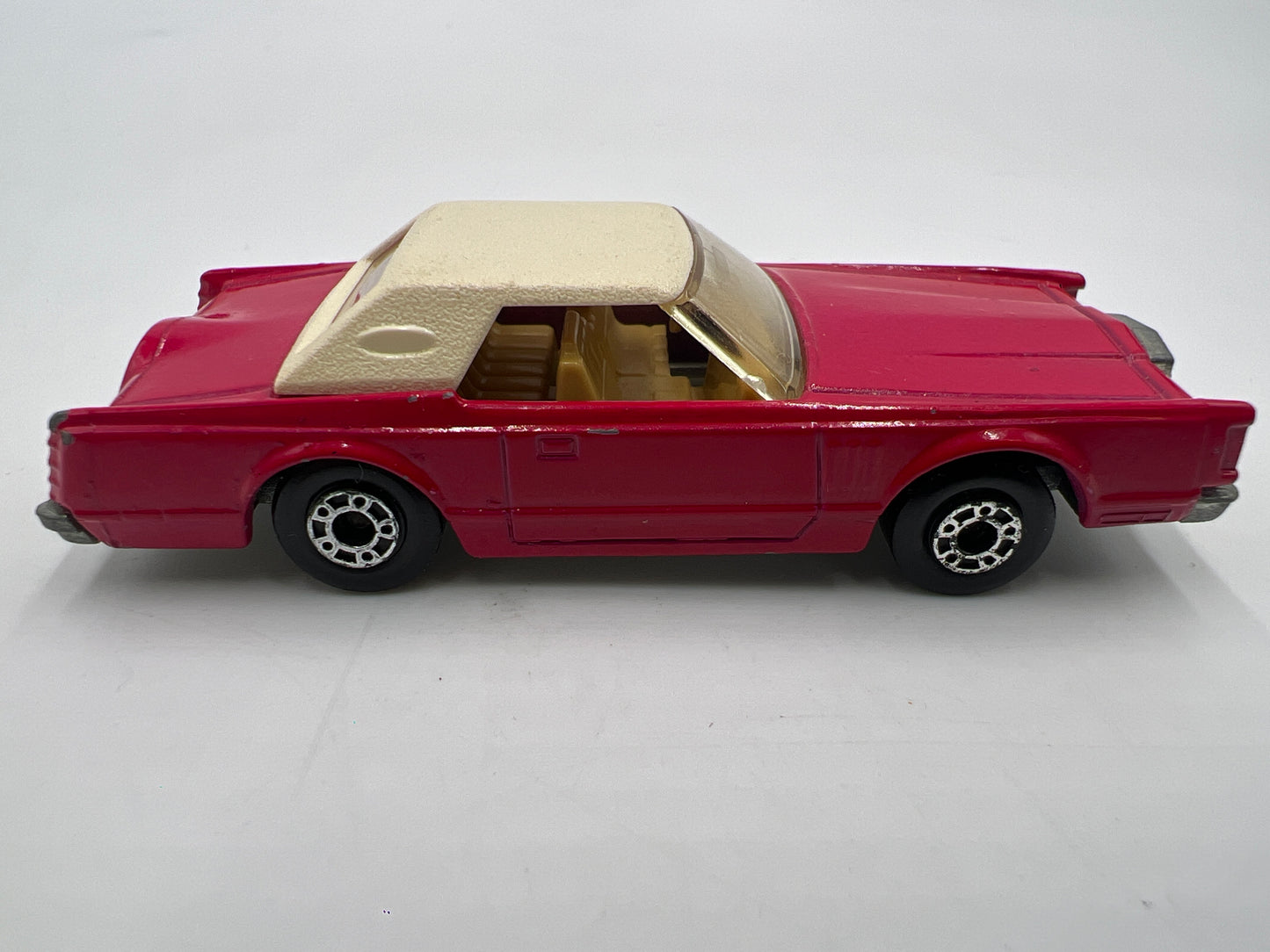 Matchbox Superfast No. 28 Lincoln Continental Red Loose