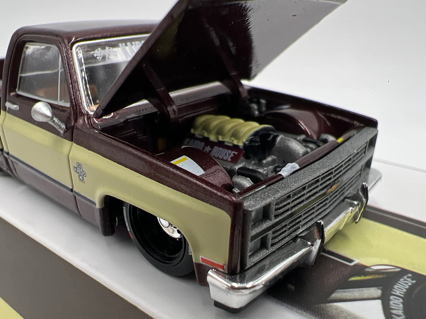 Mini GT x Kaido House #145 Chevrolet Silverado Kaido Vintage Spec V1
