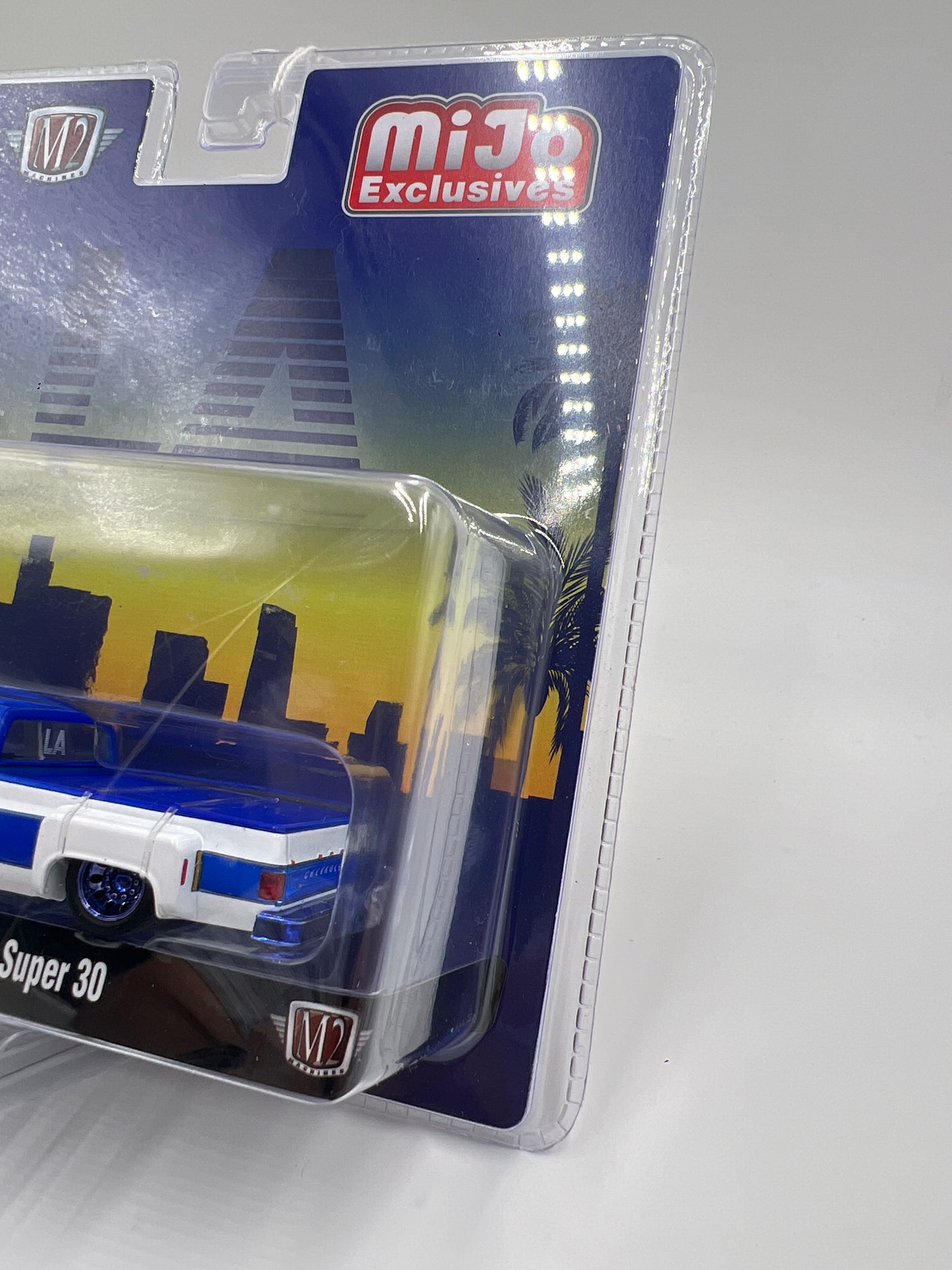 2025 M2 Machines Mijo Exclusives CHASE LA 1977 Chevrolet Cheyenne Super 30 White/Blue