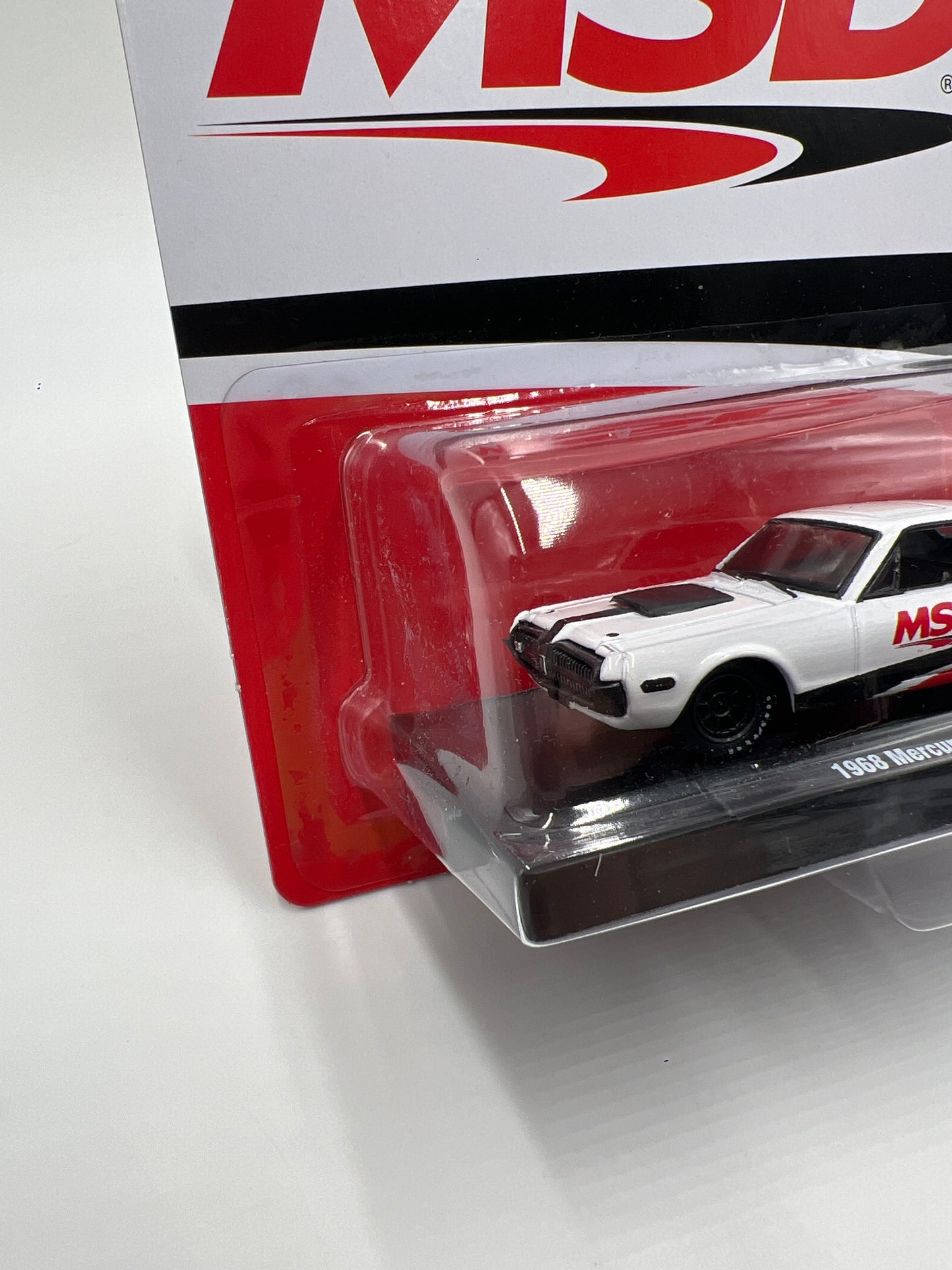 M2 Machines Auto Drivers 1968 Mercury Cougar R-Code White MSD R121 192E