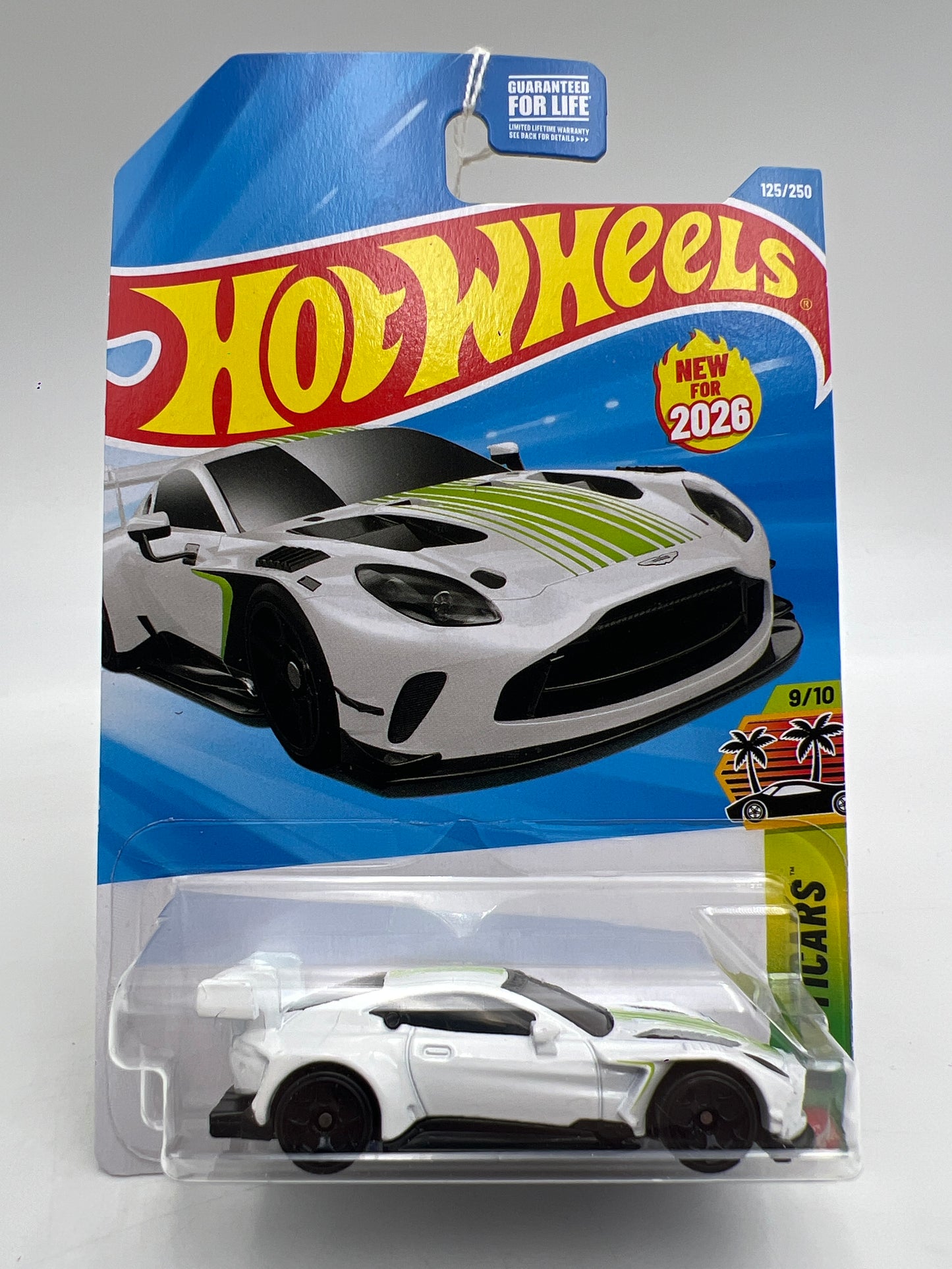 2026 Hot Wheels L Case #125 2024 Aston Martin Vantage GT3 White
