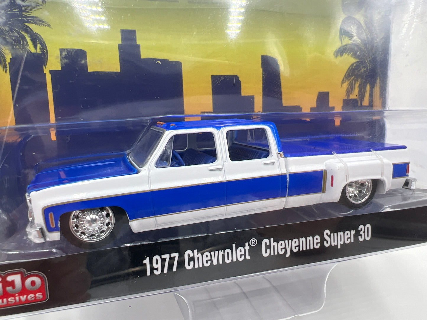 2025 M2 Machines Mijo Exclusives LA 1977 Chevrolet Cheyenne Super 30 White/Blue 199F