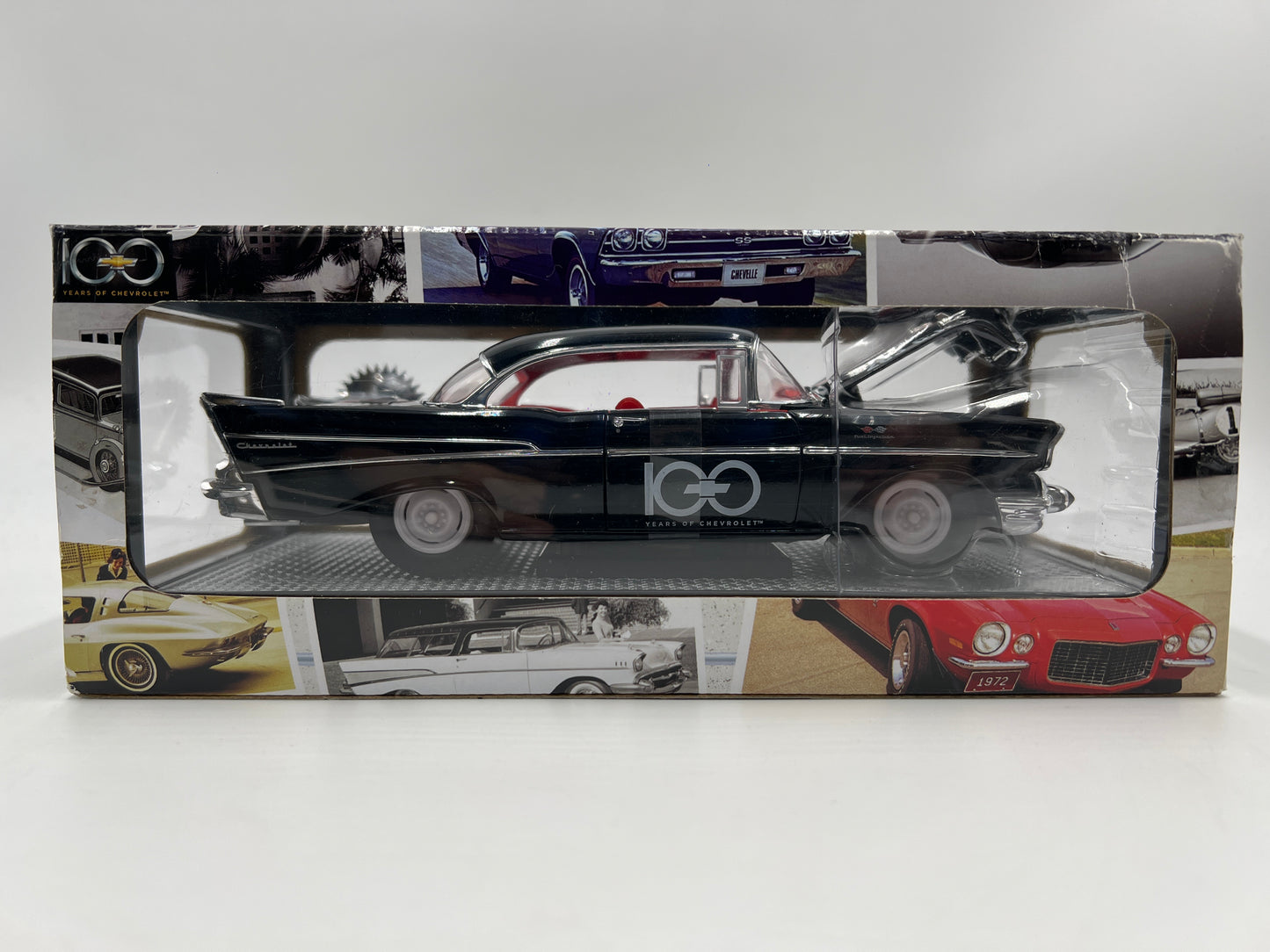 M2 Machines 1/24 Premium Edition Auto-Dreams 1957 Chevrolet 210 Hardtop 100 Years Of Chevrolet Black 11-20