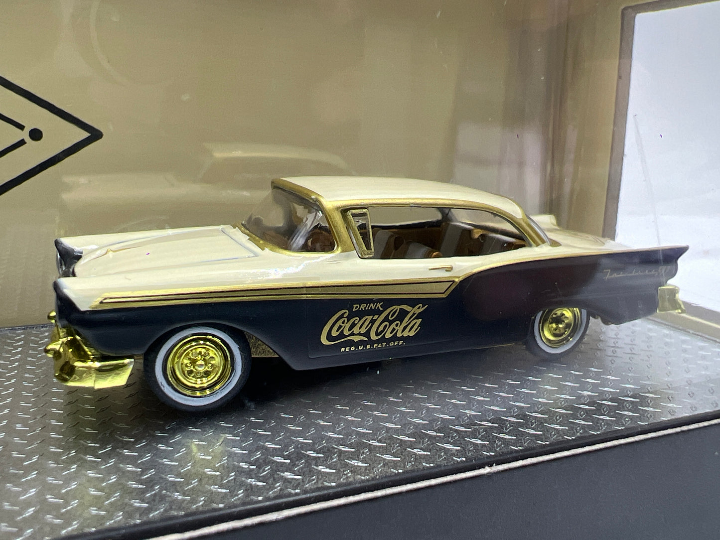 M2 Machines Auto Haulers CHASE Coca Cola 1956 Ford COE & 1957 Ford Fairlane 500 TW33