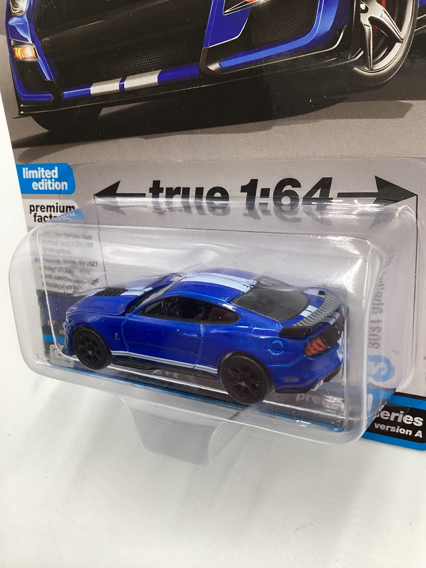 Auto World Modern Muscle Release 4 Version A 2021 Shelby GT-500 Carbon Fiber Track Pack Blue