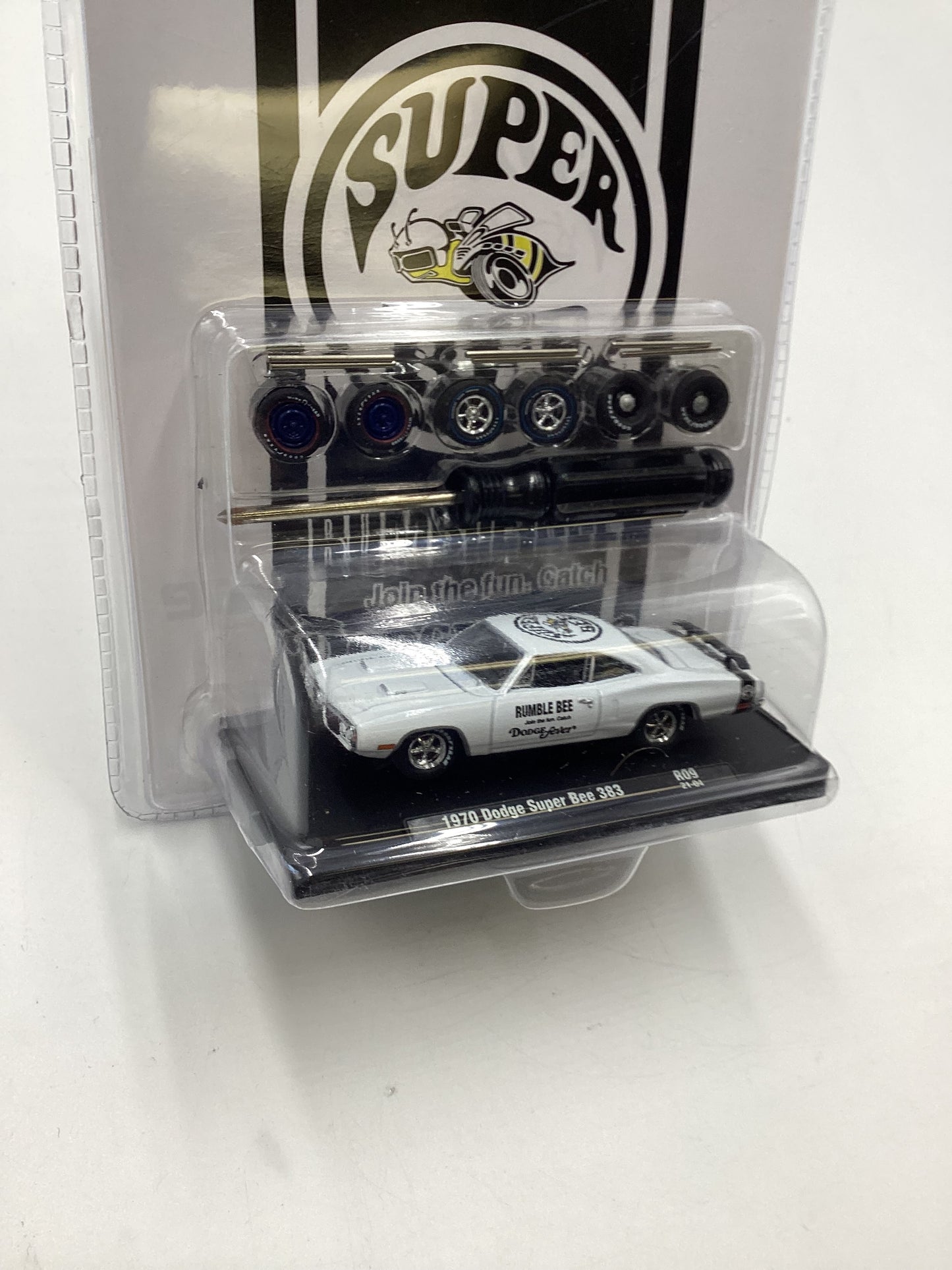 M2 Machines Auto Wheels Kit 1970 Dodge Super Bee 383 White R09 198i