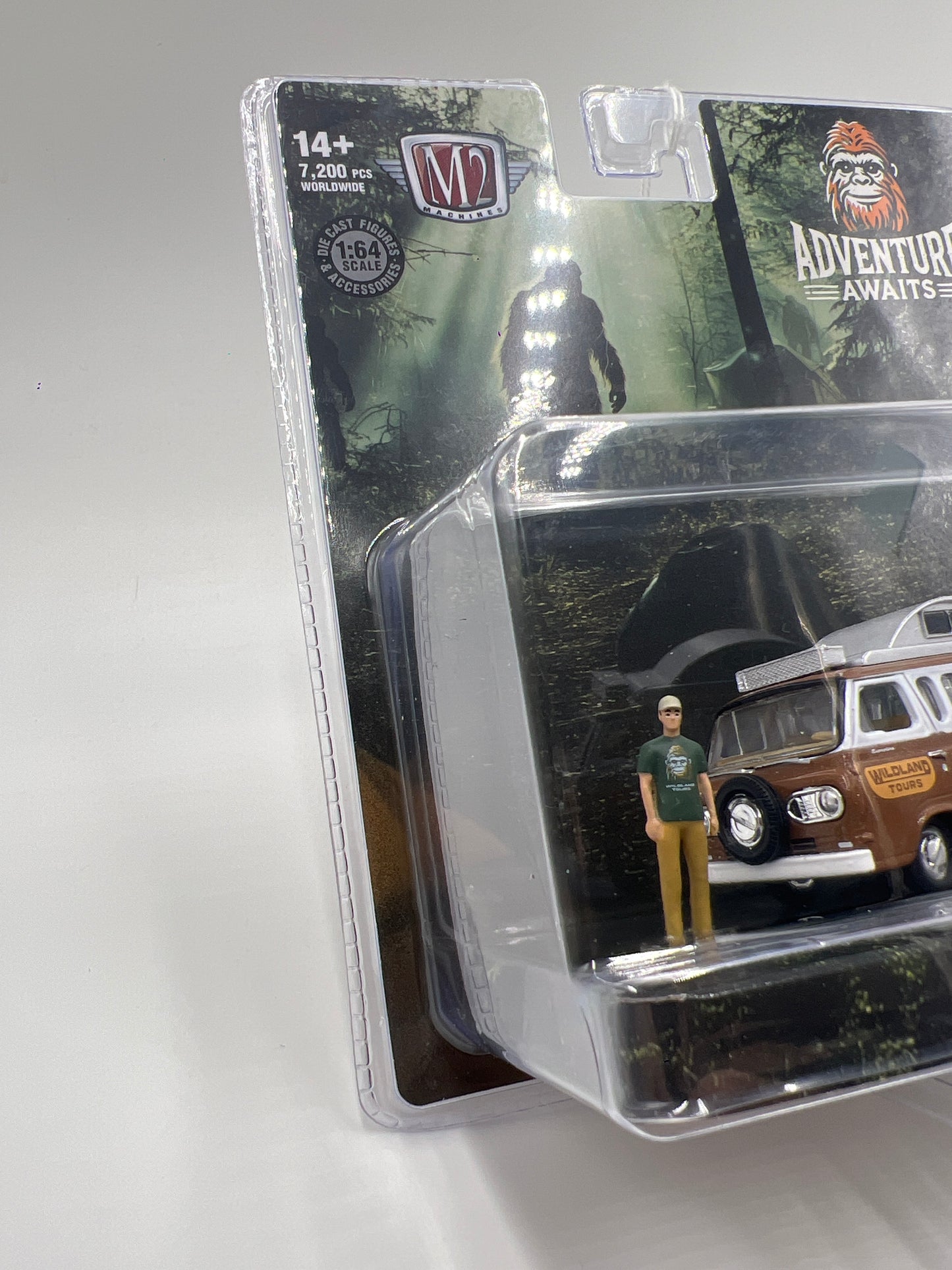 2025 M2 Machines Diorama 1965 Ford Econoline Camper Van R13 199F