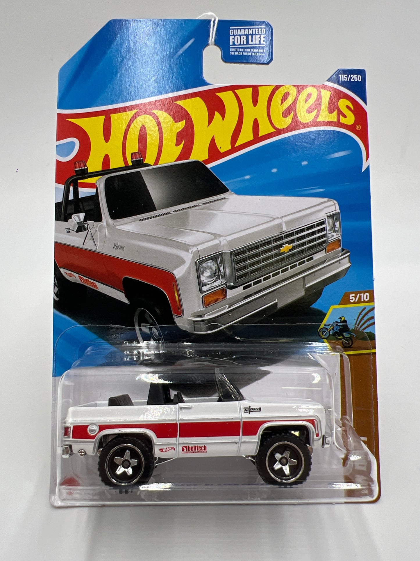 2025 Hot Wheels L Case HW Dirt #115 75 Chevy Blazer Custom White/Red 17E