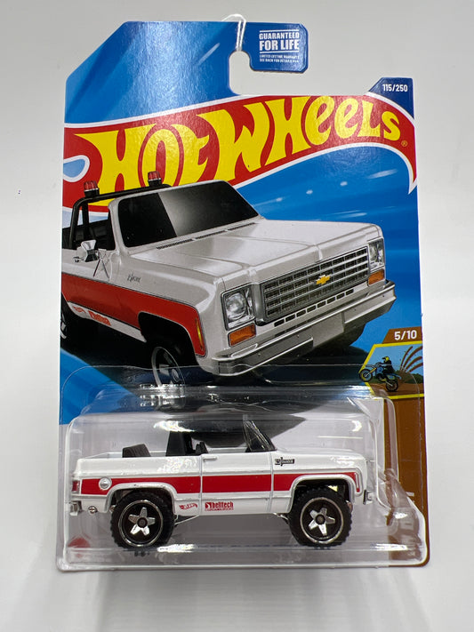 2025 Hot Wheels L Case HW Dirt #115 75 Chevy Blazer Custom White/Red 17E