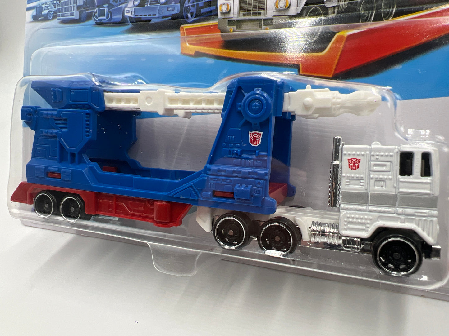 Hot Wheels Track Fleet Transformers Ultra Magnus W/Protector