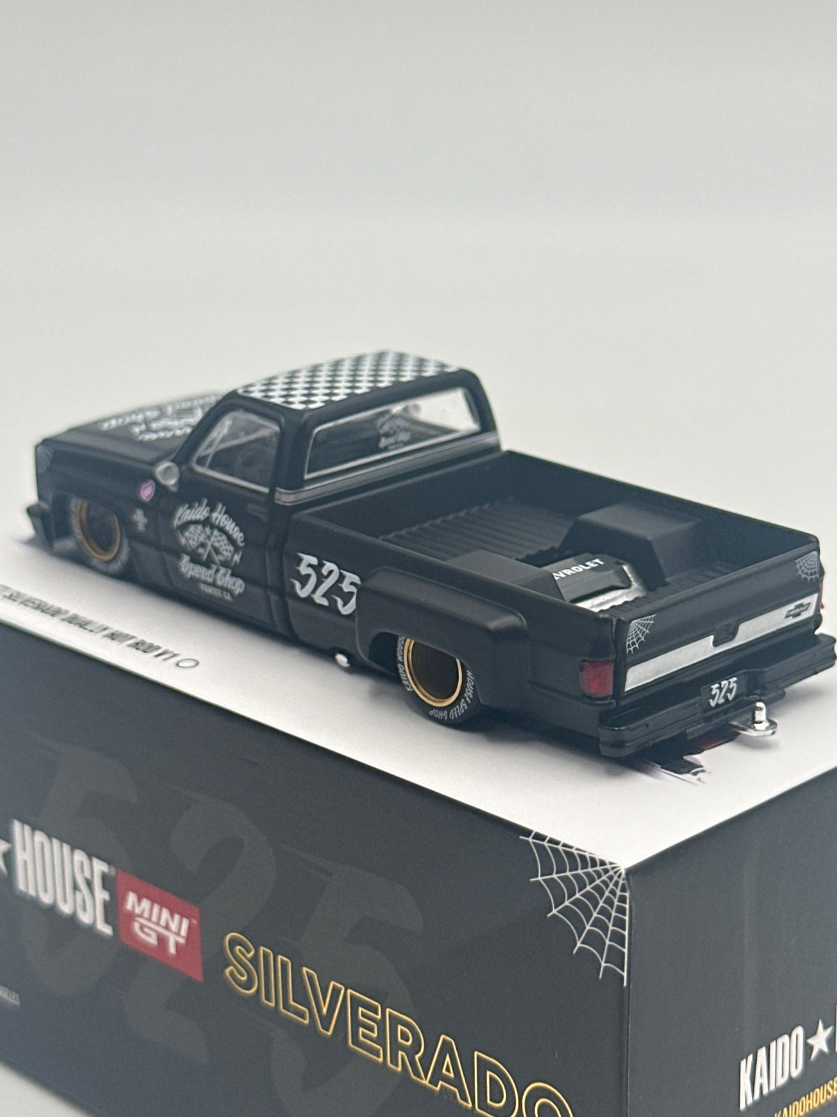 Mini GT Kaido House #236 Chevrolet Silverado Dually Hot Rod V1