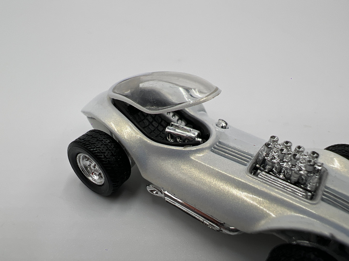 Hot Wheels Collectibles 1/64 Rod & Custom Mantaray White Loose