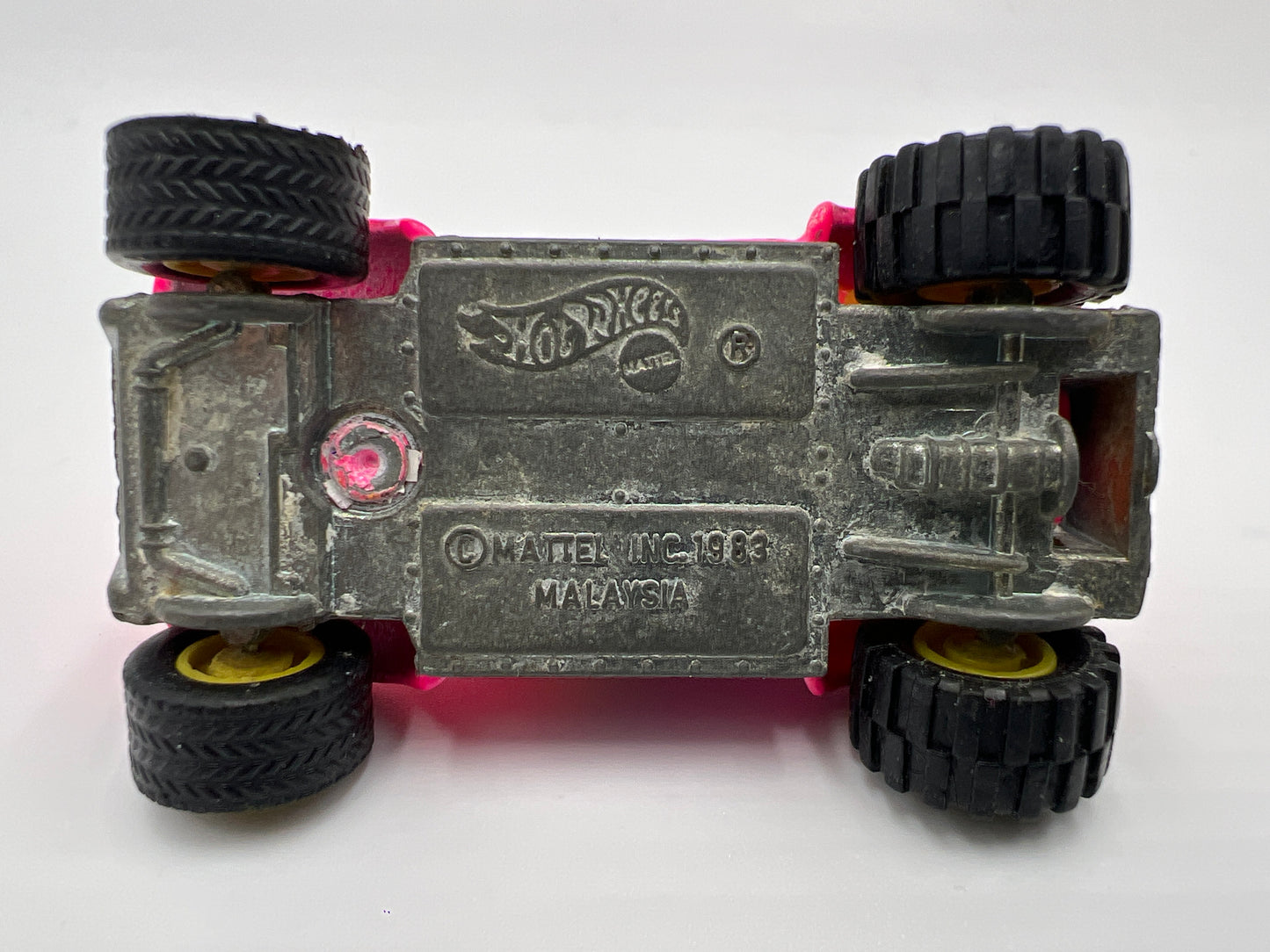 Hot Wheels 1/64 California Customs VW Baja Bug Pink W/Real Riders Loose