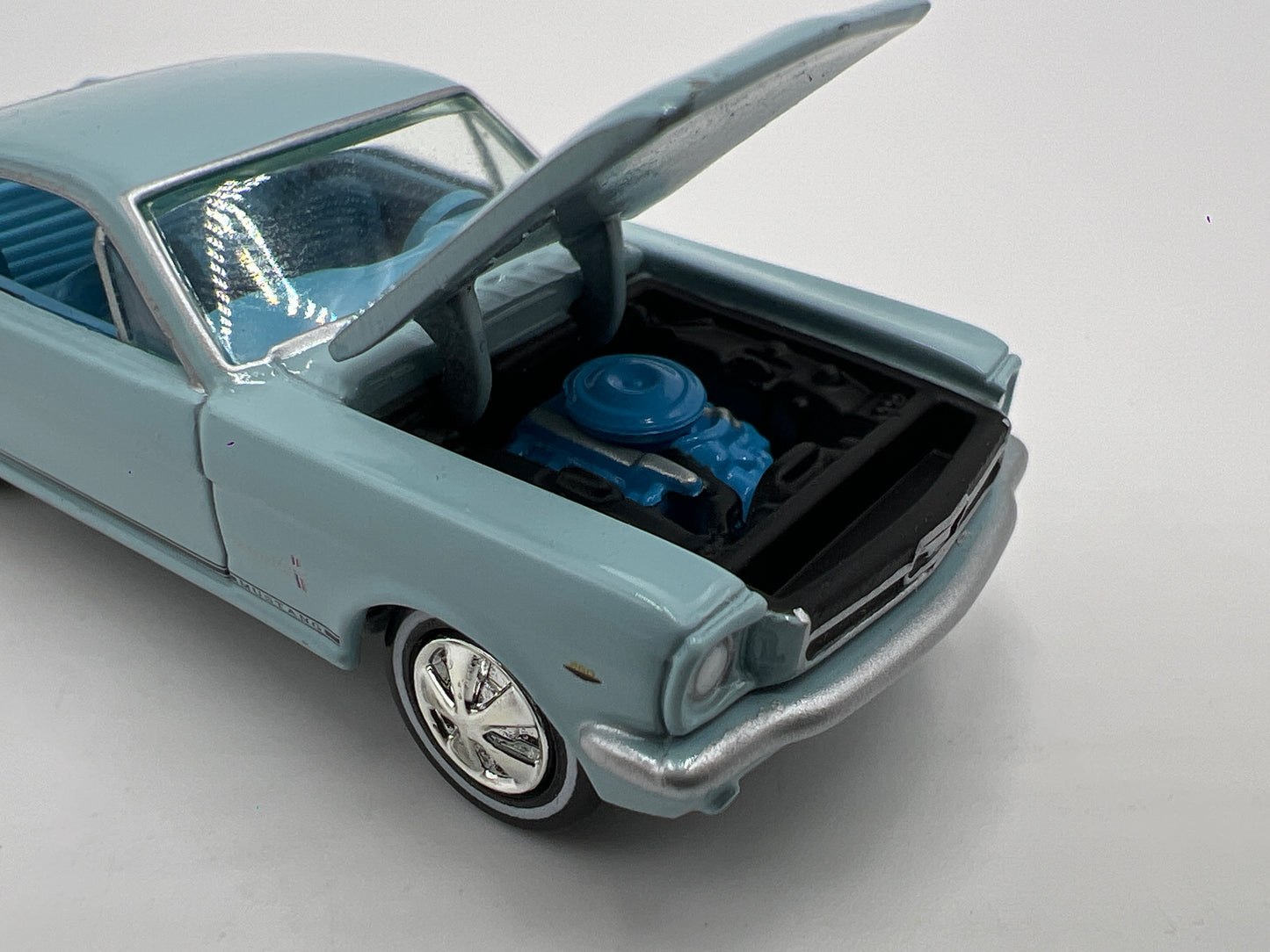 Johnny Lightning 1/64 1965 Ford Mustang Light Blue