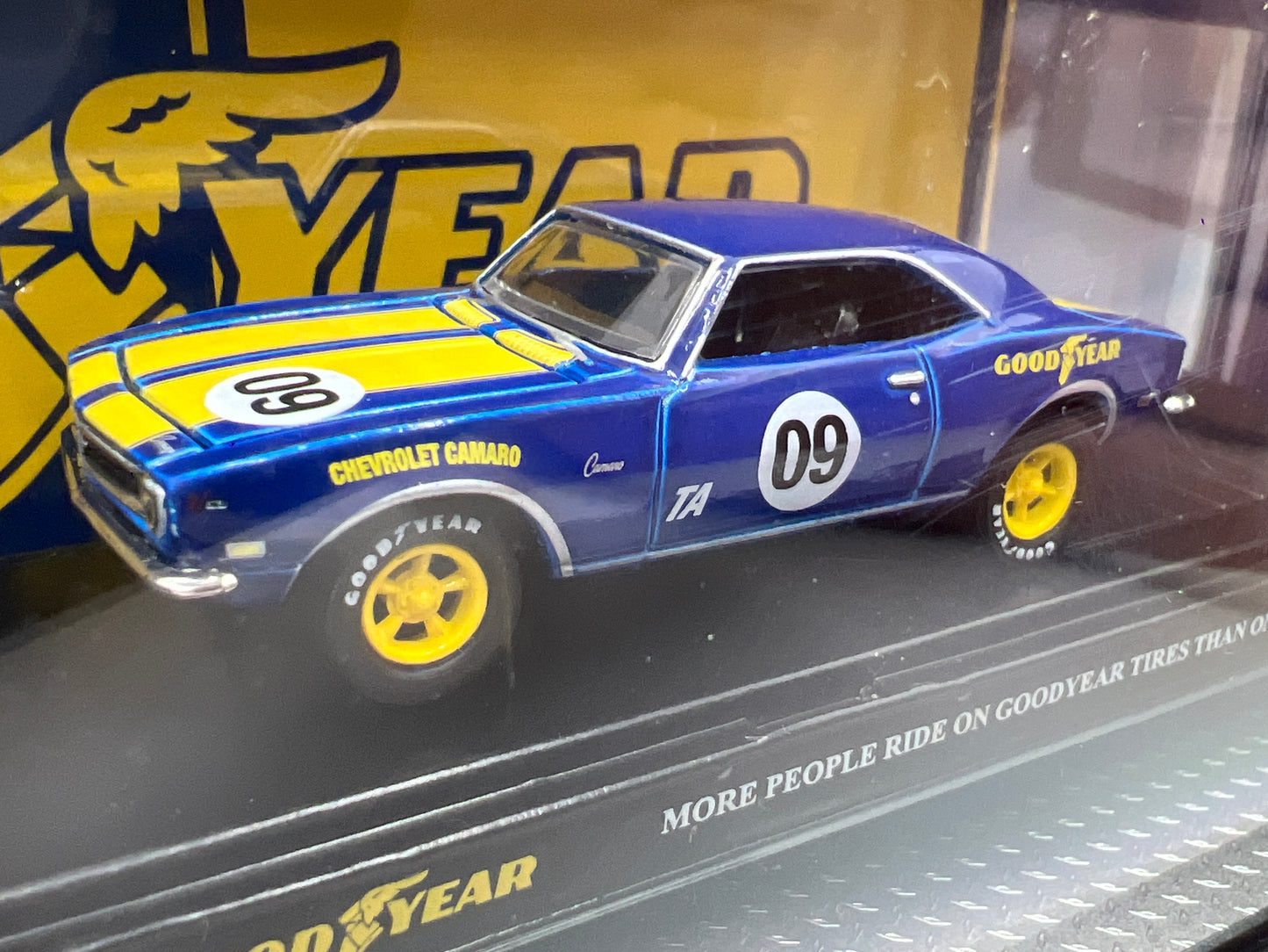 M2 Machines Auto Haulers Goodyear 1968 Chevrolet C60 Truck & 1968 Chevrolet Camaro Z/28 R34