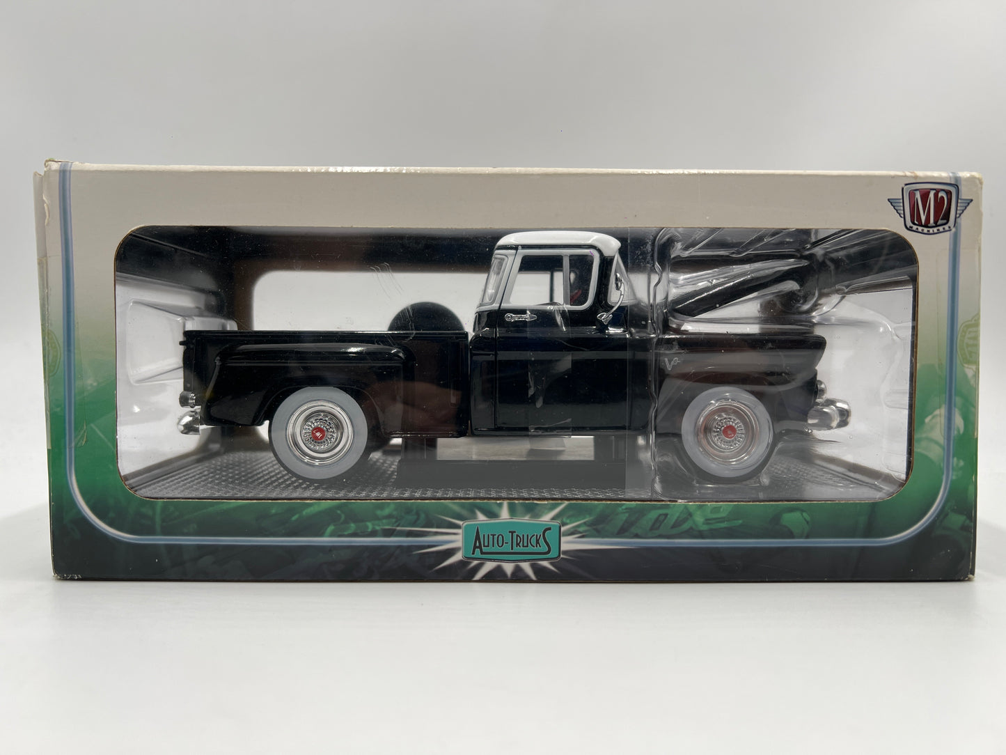 M2 Machines 1/24 Premium Edition Auto-Trucks 1958 GMC Suburban Carrier Black R50