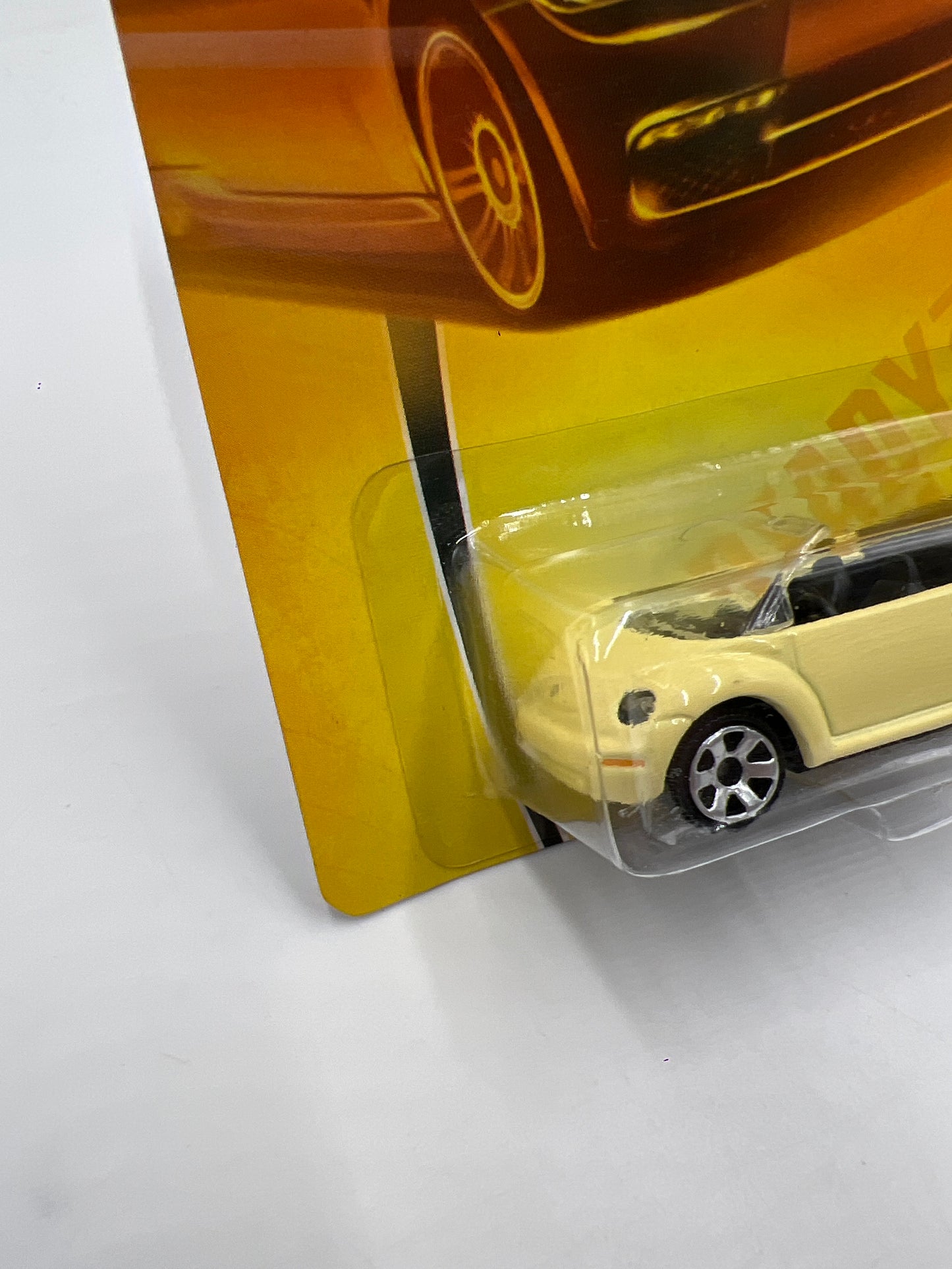 Matchbox Metro Rides #32 Volkswagen Concept 1 Convertible Yellow 216P