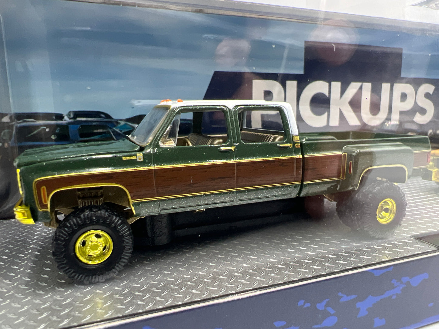 M2 Machines Auto Haulers CHASE 1973 Chevrolet Cheyenne Super 30 & 1975 Chevrolet Silverado 30 4x4 R90