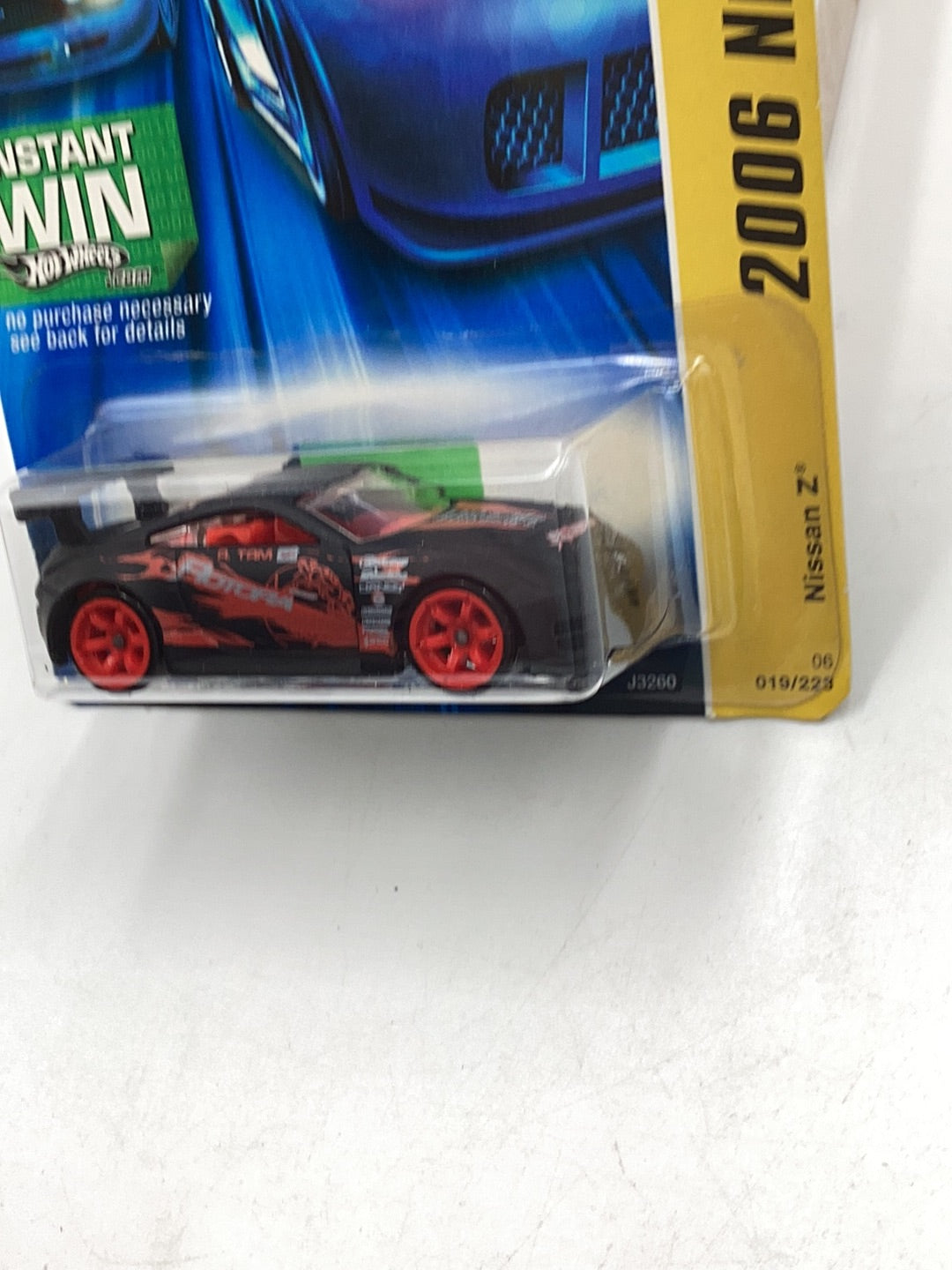 2006 Hot Wheels #19 Nissan Z new model card 80D