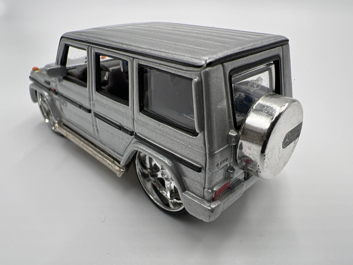 Maisto Playerz Luxury Diecast Collection Mercedes-Benz G-Class Silver Loose