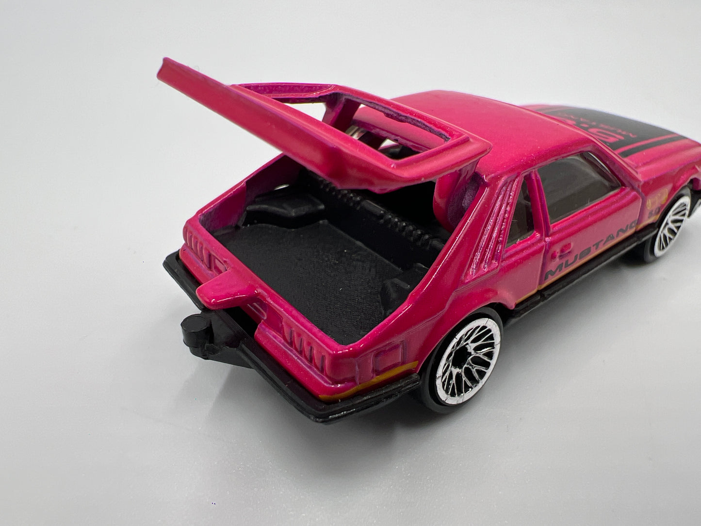 Hot Wheels 1/64 Ford Mustang Cobra 5.0 Pink Loose