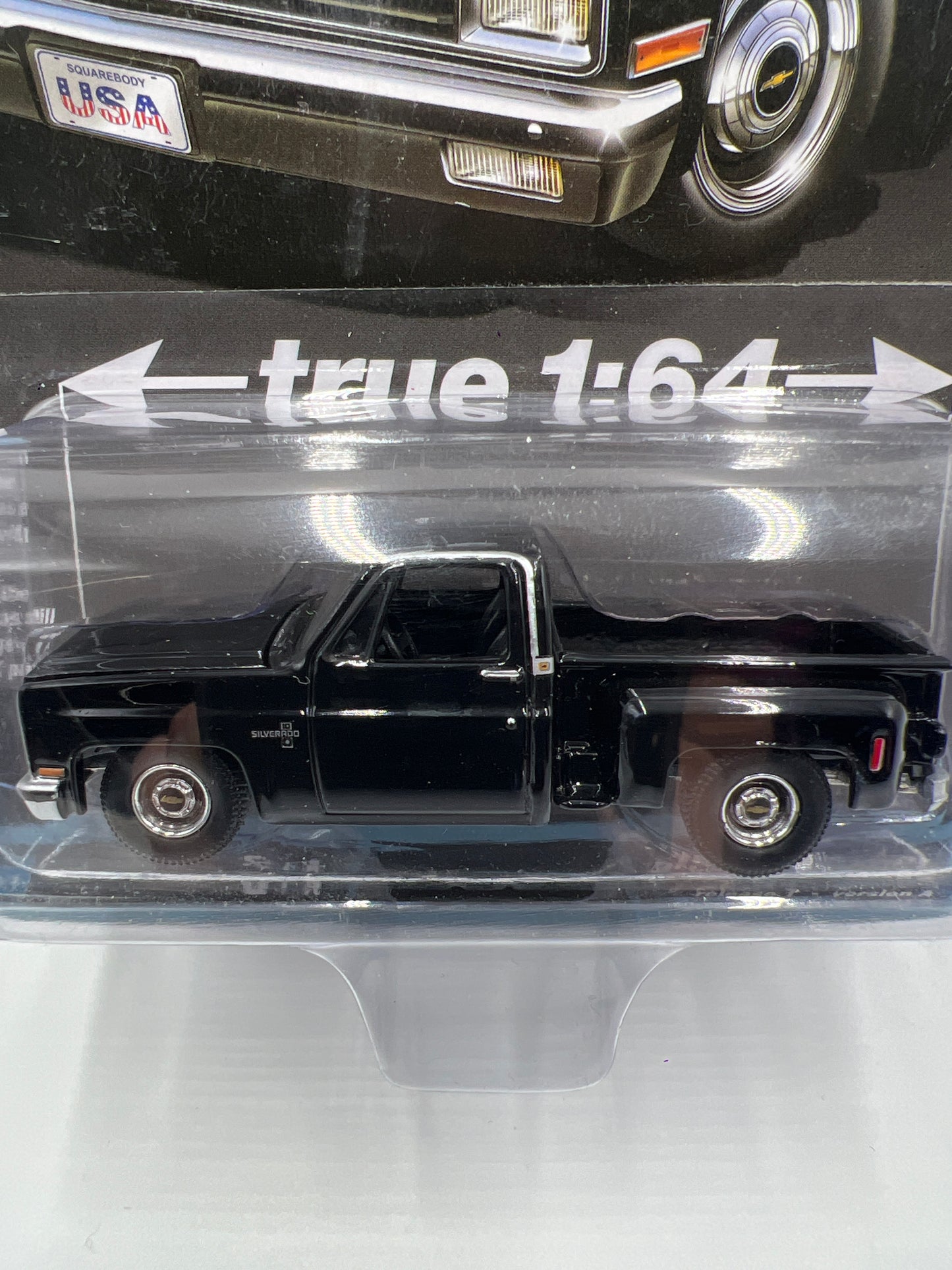 Auto World Muscle Trucks Release 1 Version A 1983 Chevy Silverado Stepside Black 181D