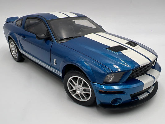 Shelby Collectibles 1:18 Scale Loose 2007 Shelby GT500 Blue/White