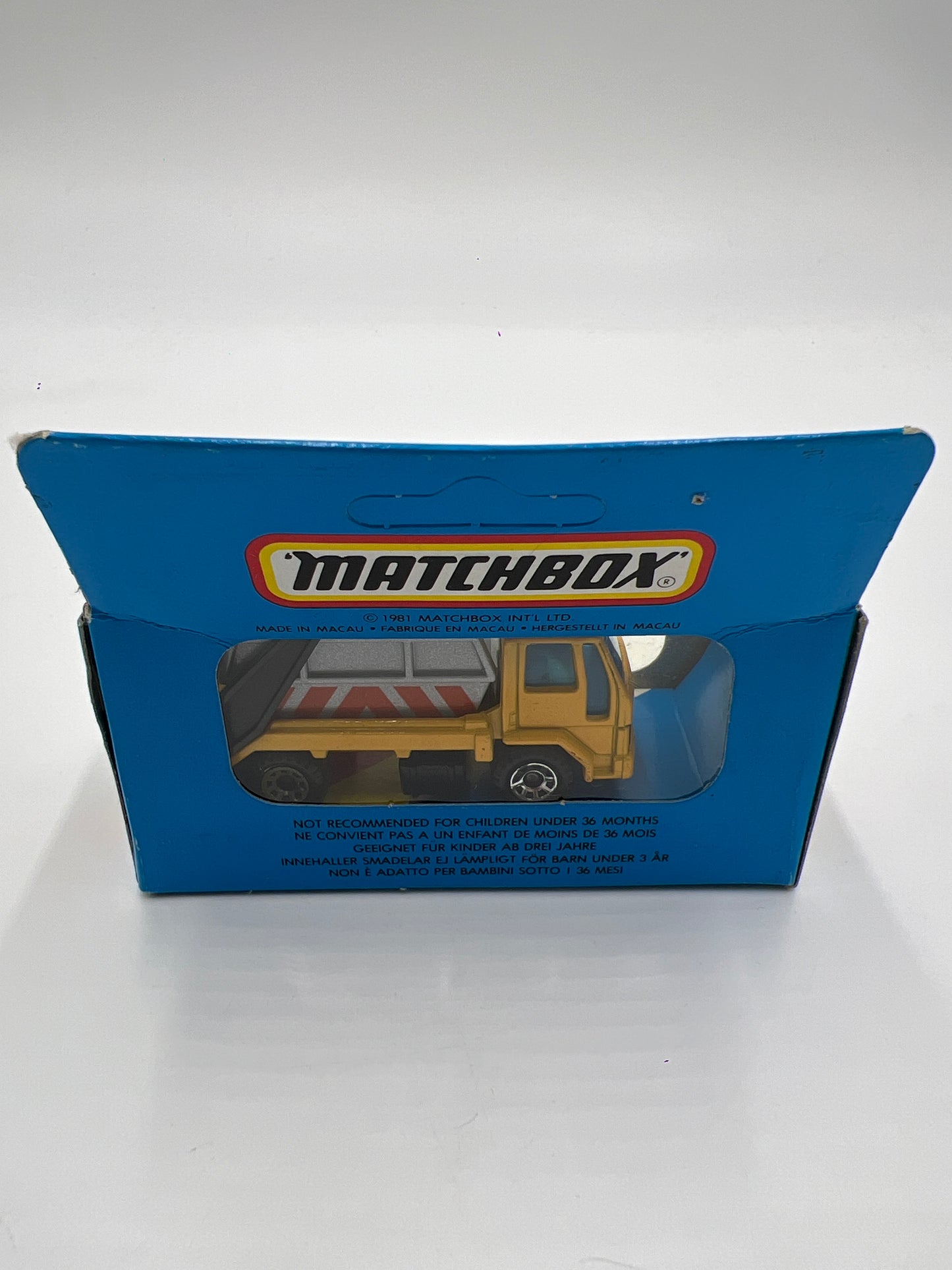 Matchbox Unpunched #45 Ford Skip Truck Yellow (Cracked Blister)