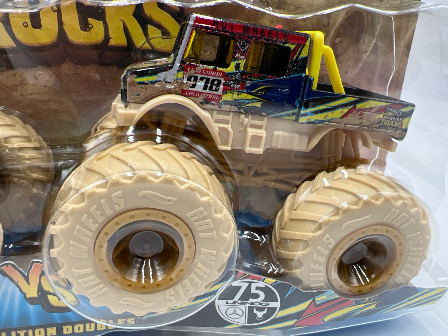 Hot Wheels Monster Trucks Demolition Doubles Land Rover Defender Vs Mercedes-Benz Unimog 136D