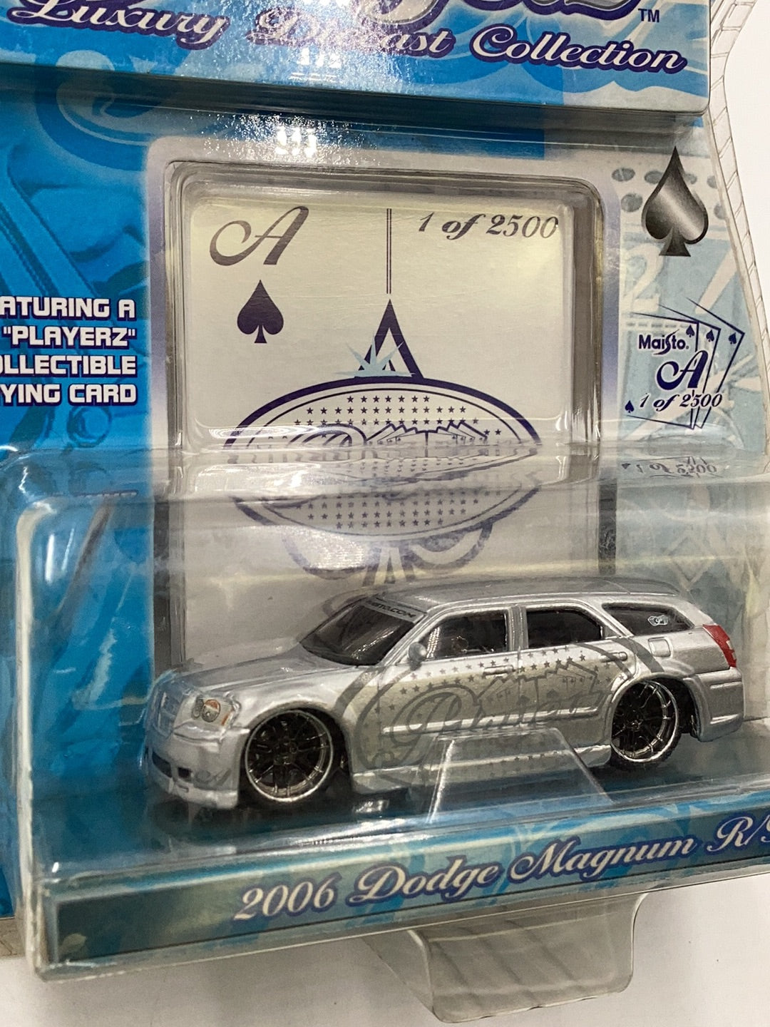 Maisto Playerz Luxury DIECAST Collection 2006 Dodge Magnum R/T