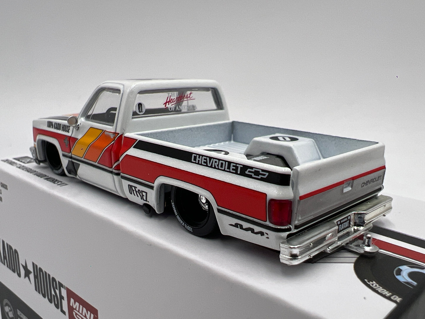 Mini GT x Kaido House #82 Chevrolet Silverado Kaido Works V1 White
