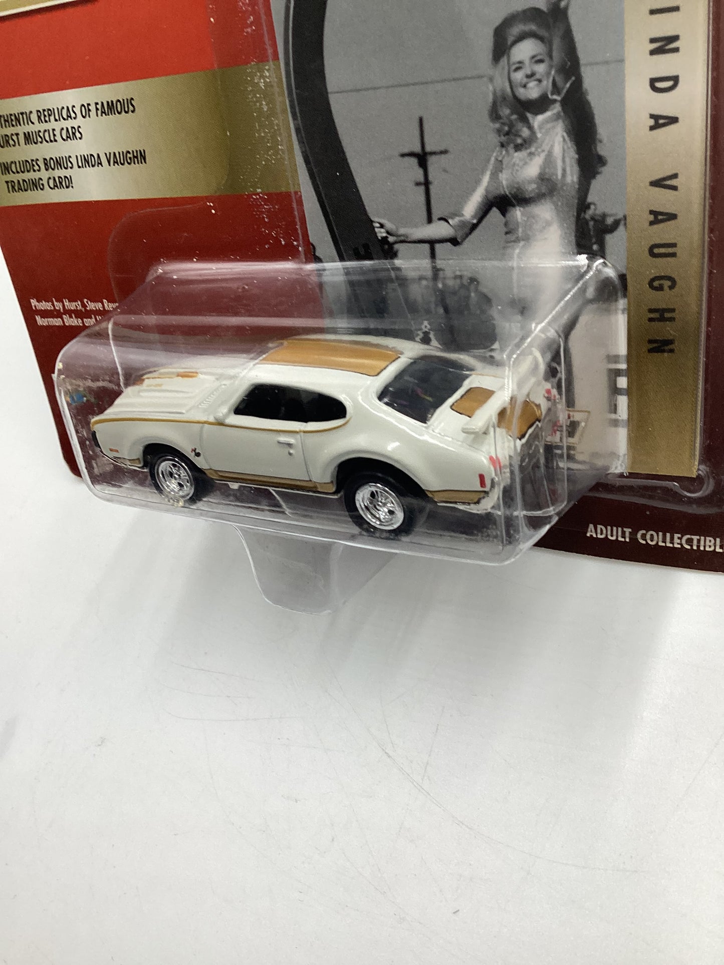 Johnny Lightning Hurst Muscle Linda Vaughn #8 1969 Olds 442 White 185D