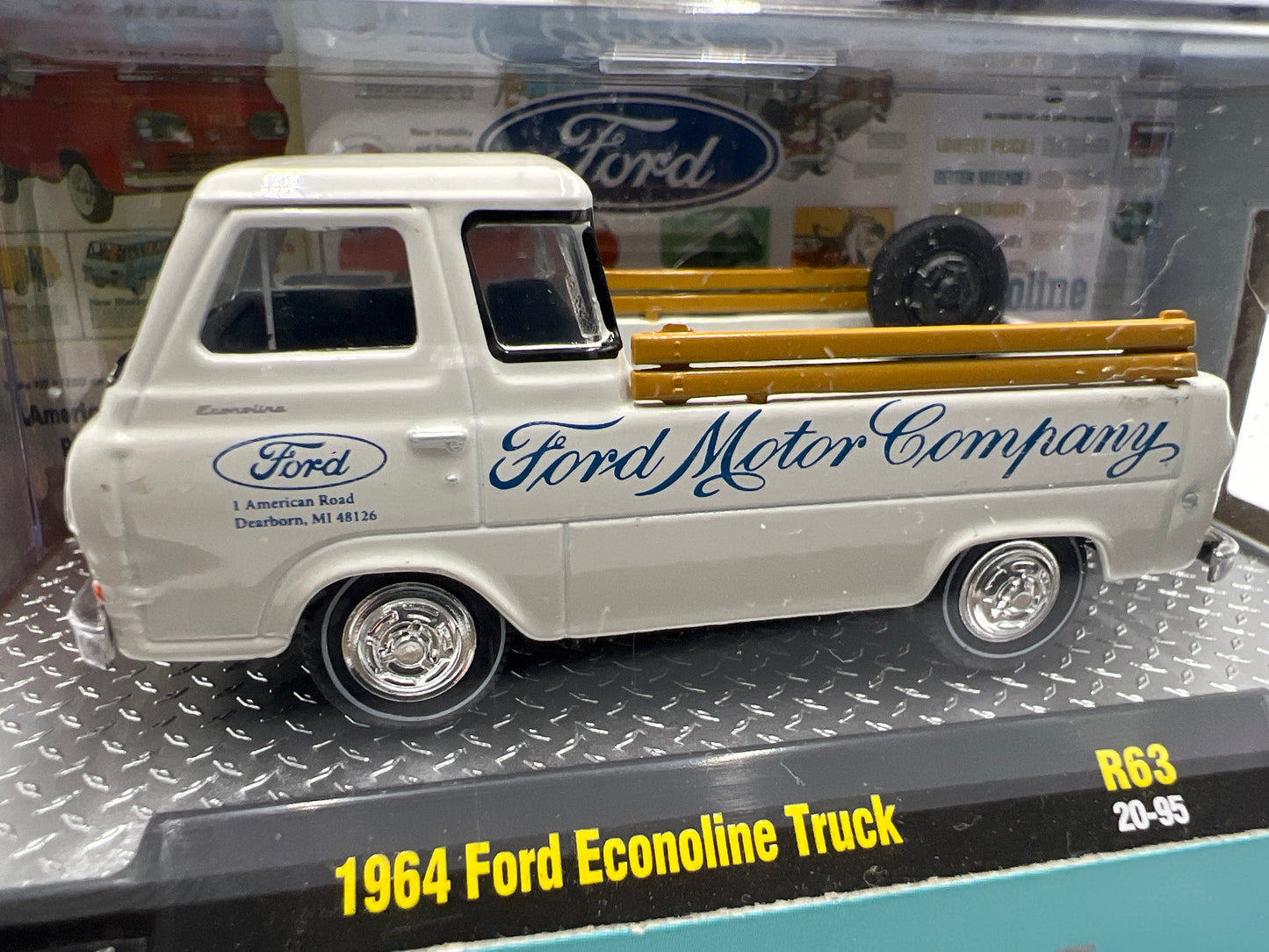 M2 Machines Econoline 1964 Ford Econoline Truck White R63