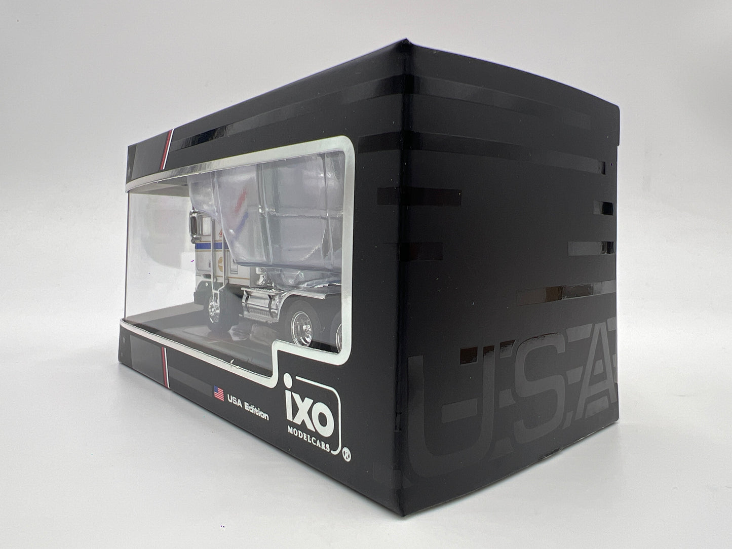 IXO Models 1/64 USA Edition Kenworth K100 Aerodyne White