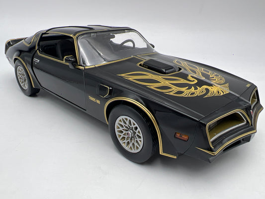 Greenlight x Artisan 1:18 Scale Loose Smokey & The Bandit 1977 Pontiac Firebird Trans Am Black