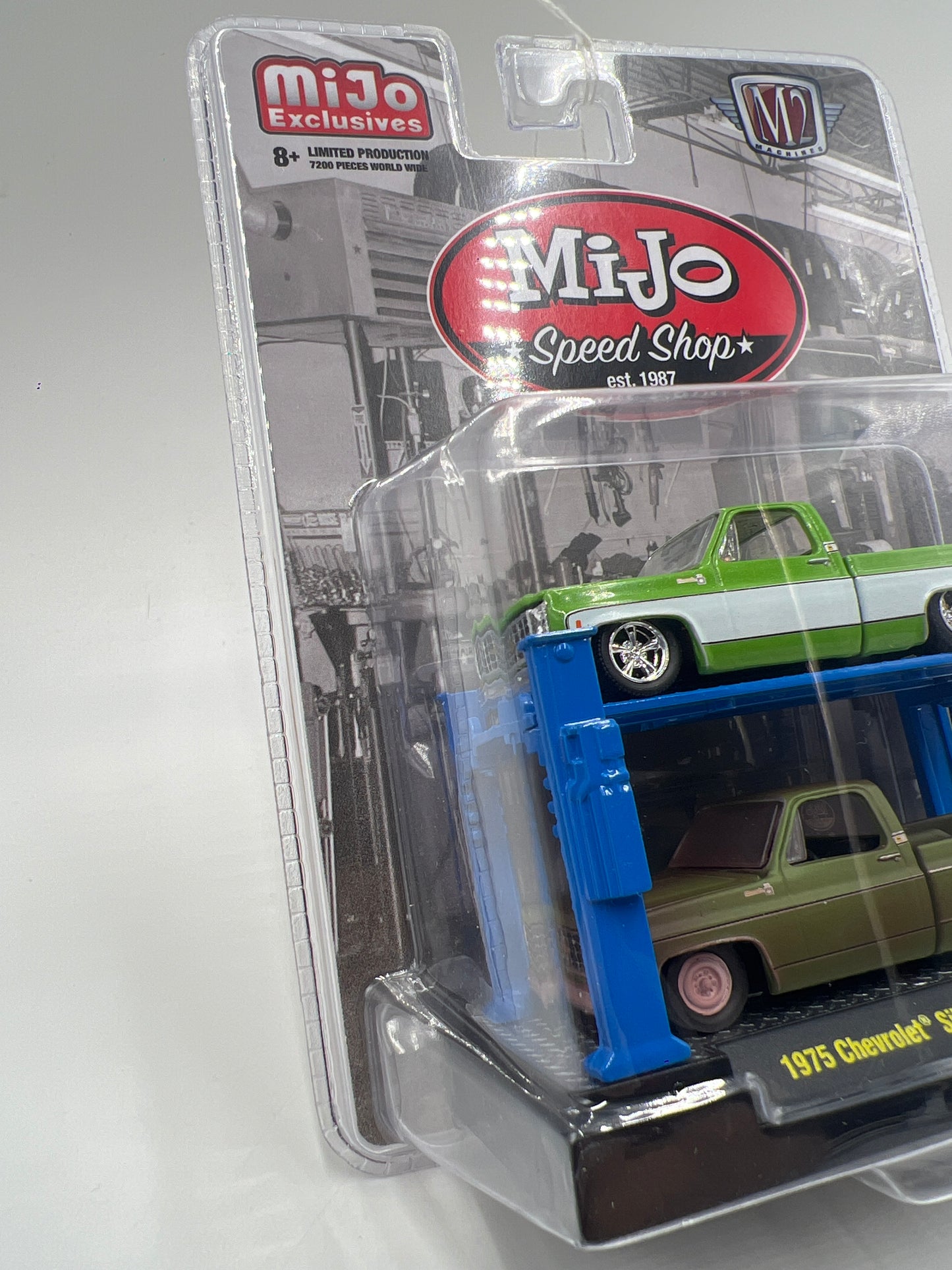 M2 Machines Auto-Lift 2 Pack MiJo Exclusives 1975 Chevrolet Silverado Green MJS01