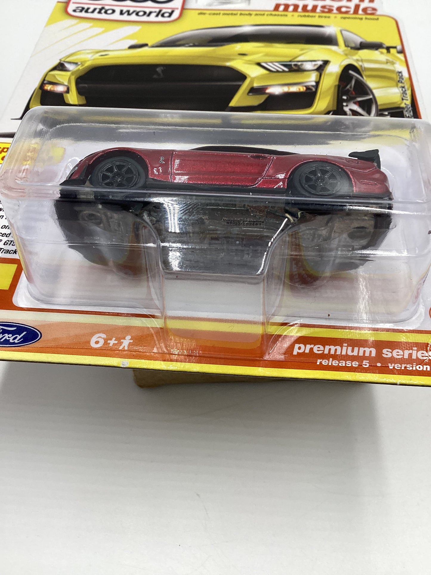 Auto World Modern Muscle Release 5 Version A 2021 Shelby GT-500 Carbon Fiber Track Pack Ultra Red Chase