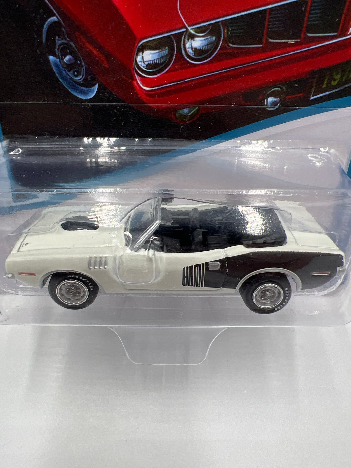 Johnny Lightning Muscle Cars U.S.A Class of 1971 Release 2 Version A 1971 Plymouth Cuda Convertible Sno White 230C